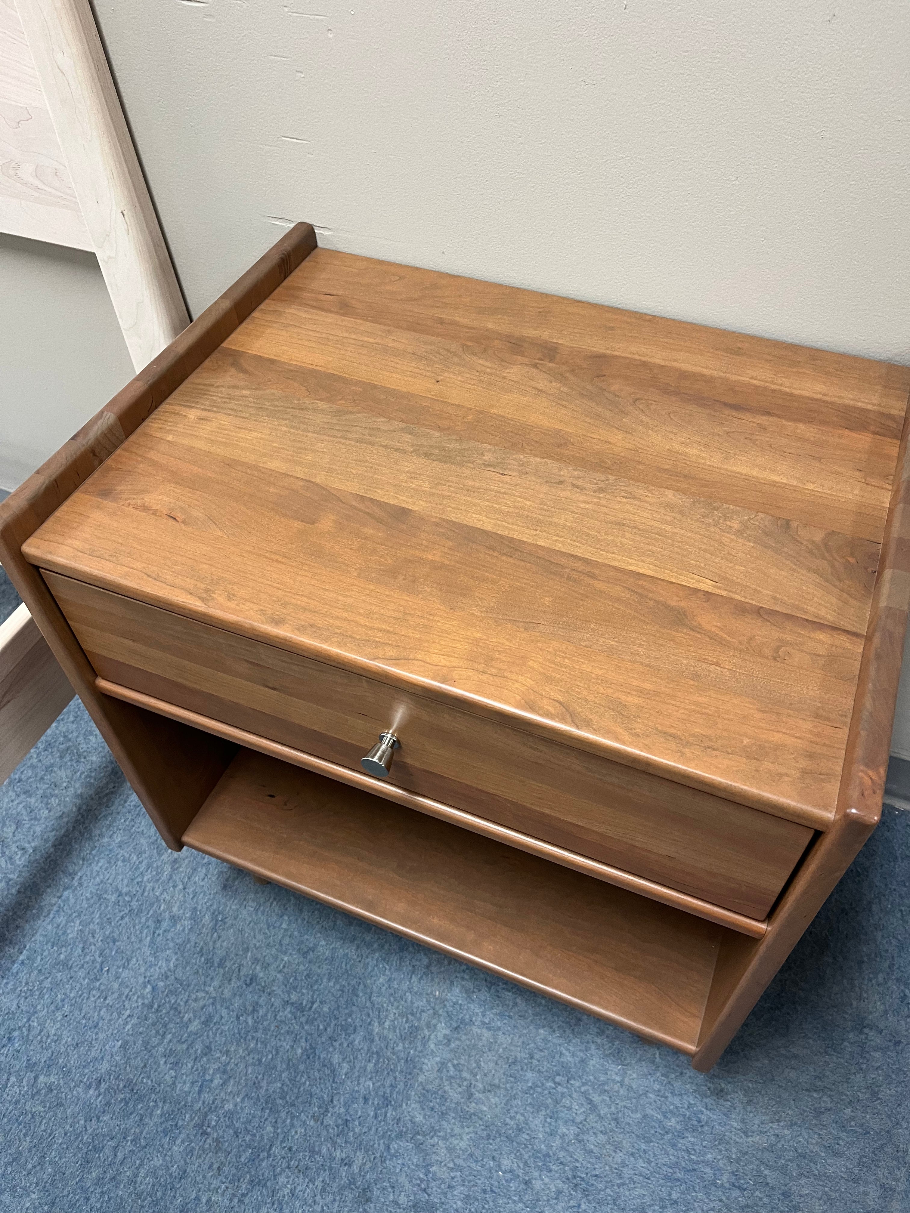 Benton Nightstand - Modern Bedside Table with Storage Drawer, Wooden End Table for Bedroom, Living Room & Office - Perfect for Small Spaces & Home Decor