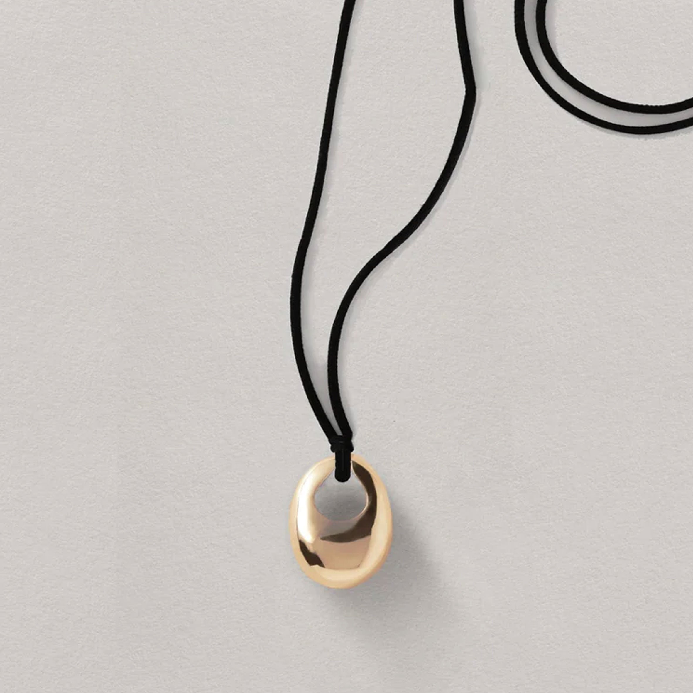 Elegant Sloping Pendant Necklace in 14K Gold - Perfect for Date Night, Parties & Special Occasions