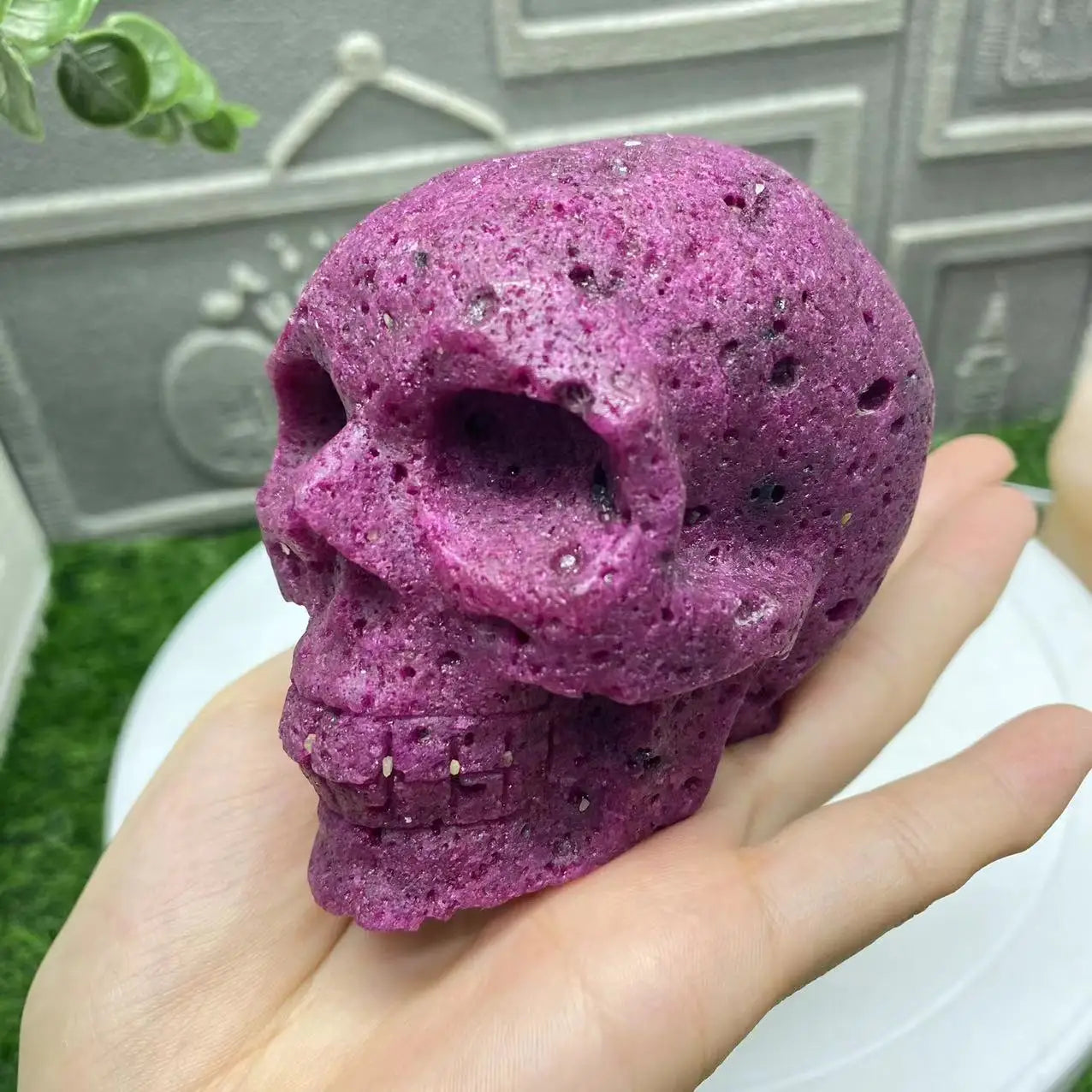 Natural Ruby Skull Crystal - Healing Meditation Stone for Positive Energy, Spiritual Decor & Unique Gift Idea for Yoga, Reiki, Feng Shui & Home Decoration