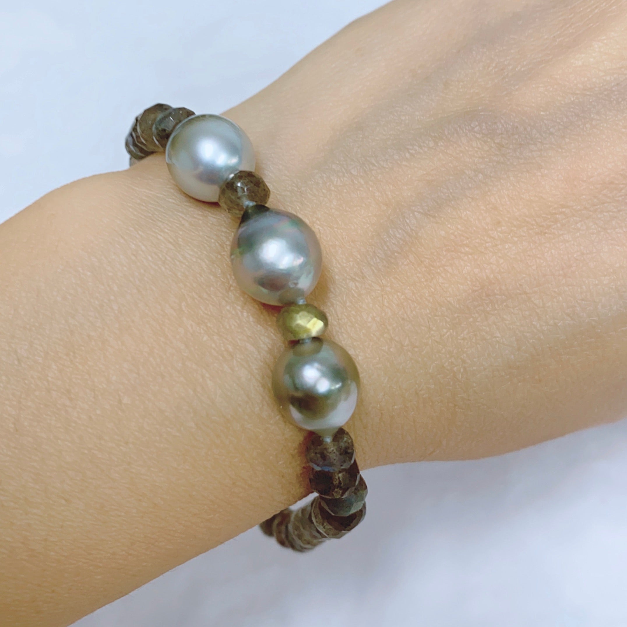 LELA Sterling Silver Bracelet with Tahitian Pearls & Labradorite Gemstones (B487) - Elegant Jewelry for Women, Perfect for Parties, Weddings & Special Occasions