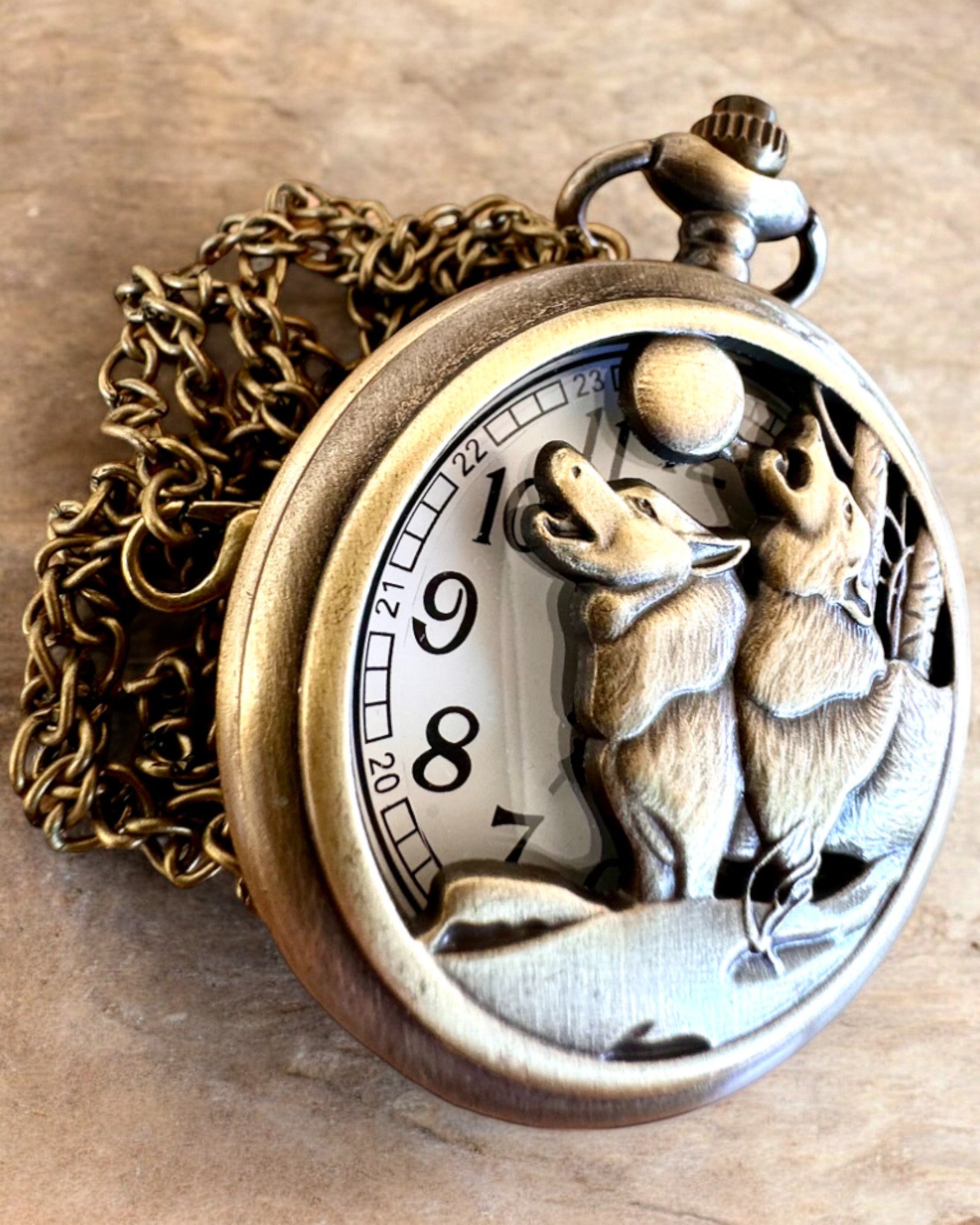 Luna Wolf Engravable Pocket Watch - Vintage Style Wolf Design, Perfect Gift for Men & Women - Ideal for Weddings, Anniversaries, and Special Occasions