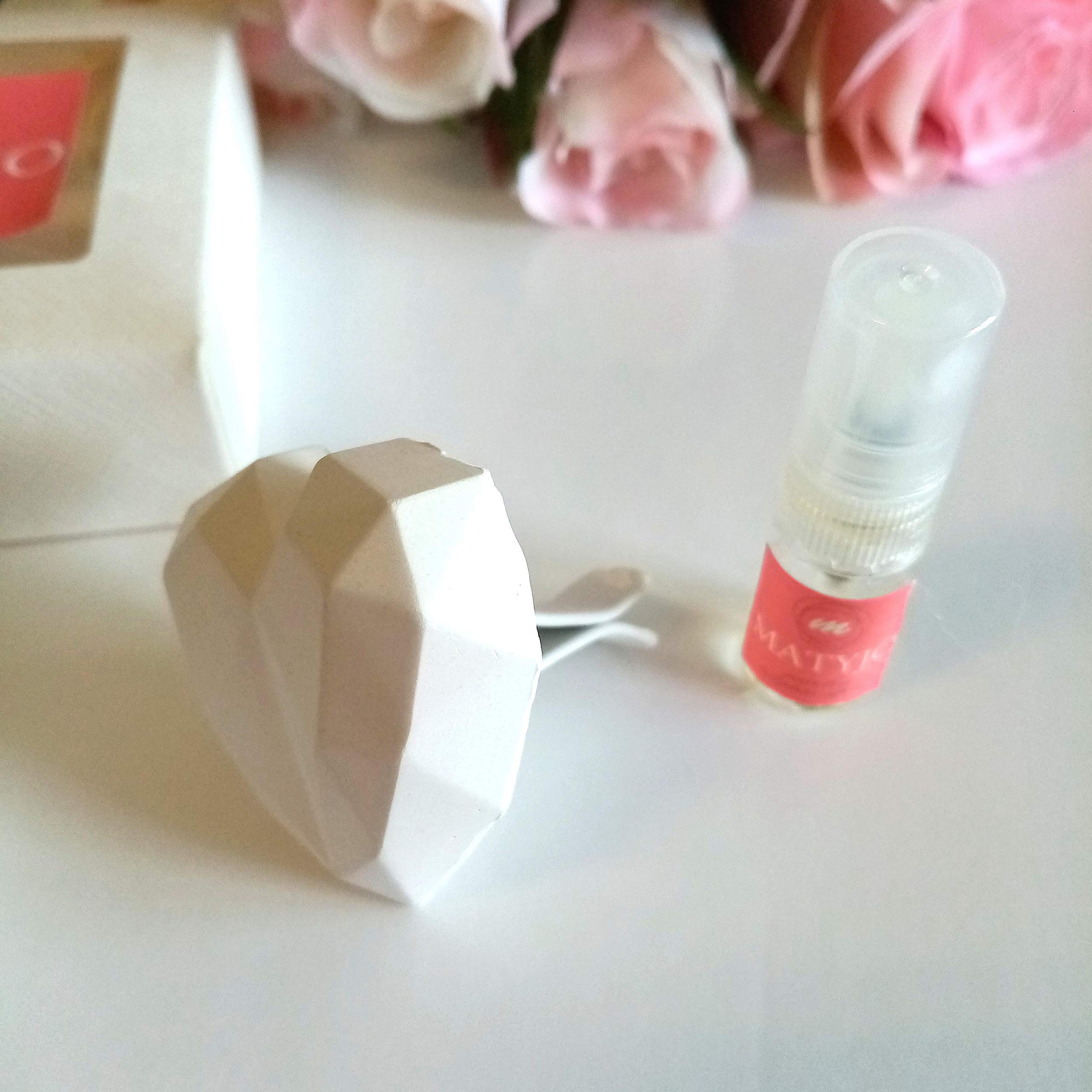 Romantic Heart-Shaped Aromatherapy Diffuser - Car Vent Clip, Home Fragrance, Bridal Shower Favor & Car Air Freshener | Perfect for Valentine's Day, Weddings & Home Decor