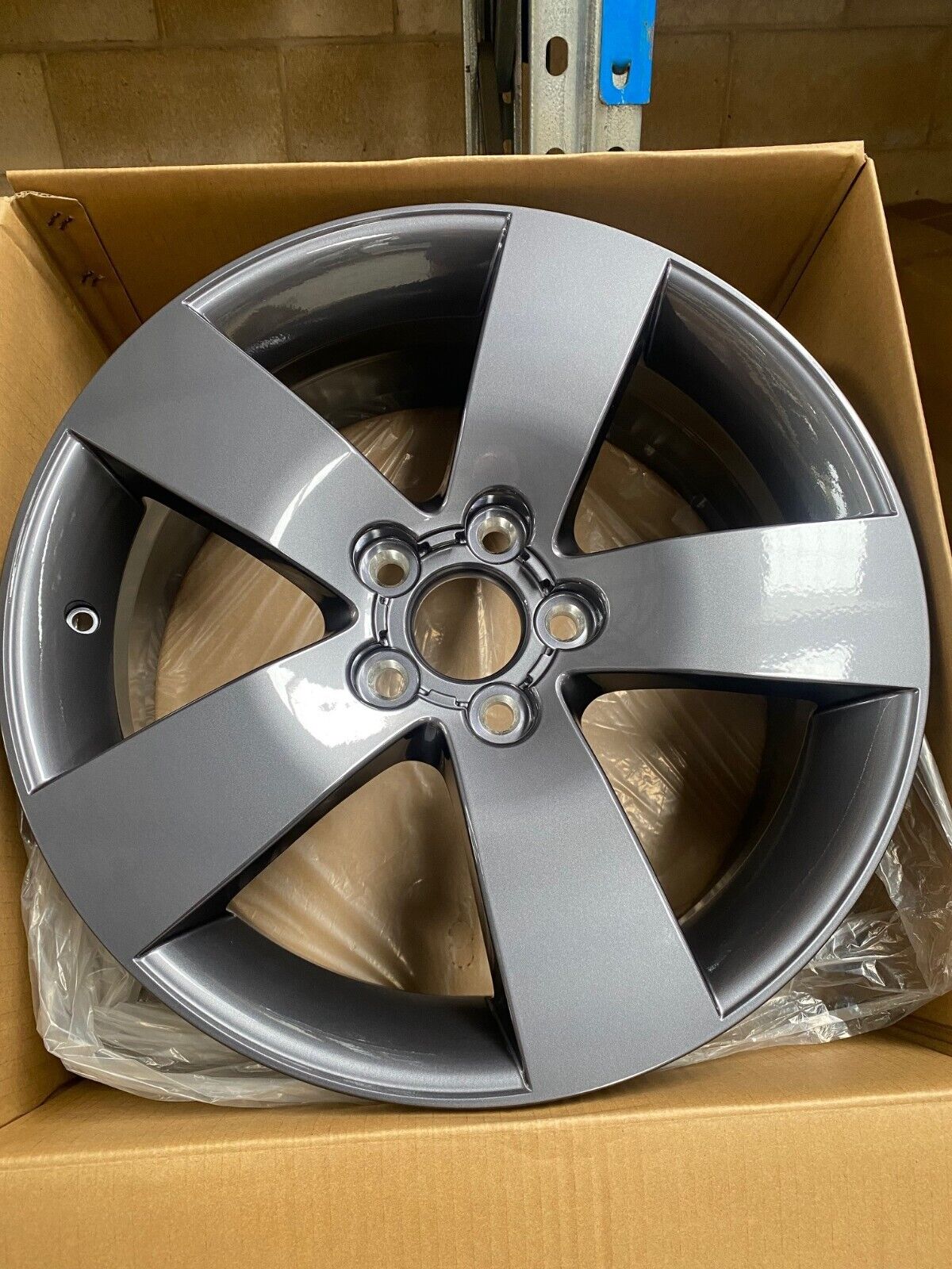Genuine Holden VE S2 SS Thunder Z Series Alloy Wheel - Premium Performance Car Rims for Holden Commodore VE, Perfect for Street Racing & Car Upgrades