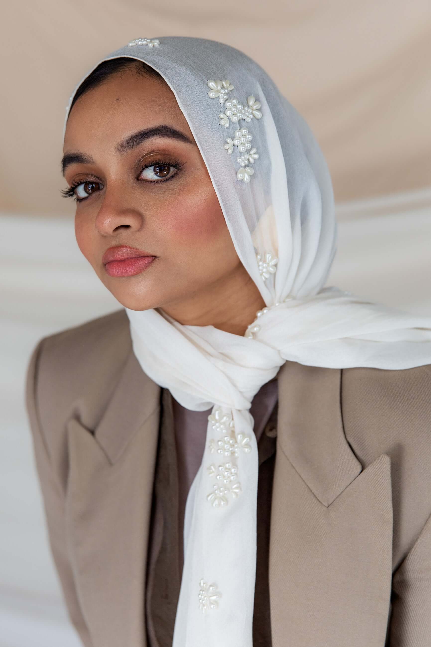 Elegant Pearl Floral Ivory Jewelry - Perfect for Weddings, Parties & Special Occasions