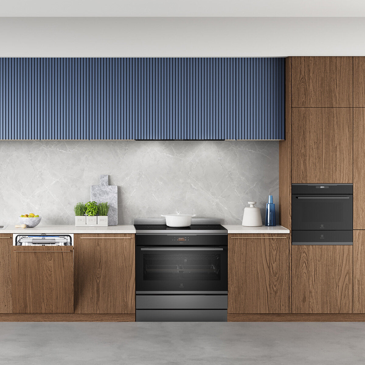 Electrolux EFEP956DSE 90cm Freestanding Pyrolytic Self-Cleaning Oven - Perfect for Home Baking, Roasting & Family Cooking