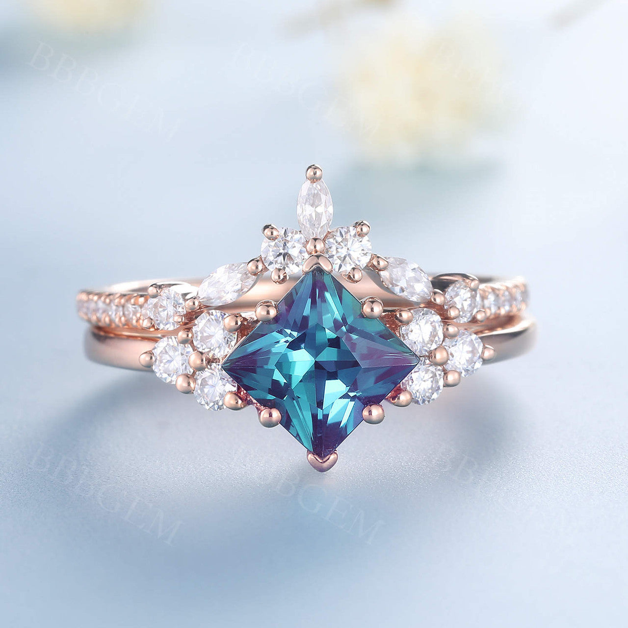 Vintage 6mm Princess Cut Alexandrite Engagement Ring with Curved Moissanite Matching Wedding Band - Perfect for Proposals, Anniversaries & Bridal Jewelry Sets