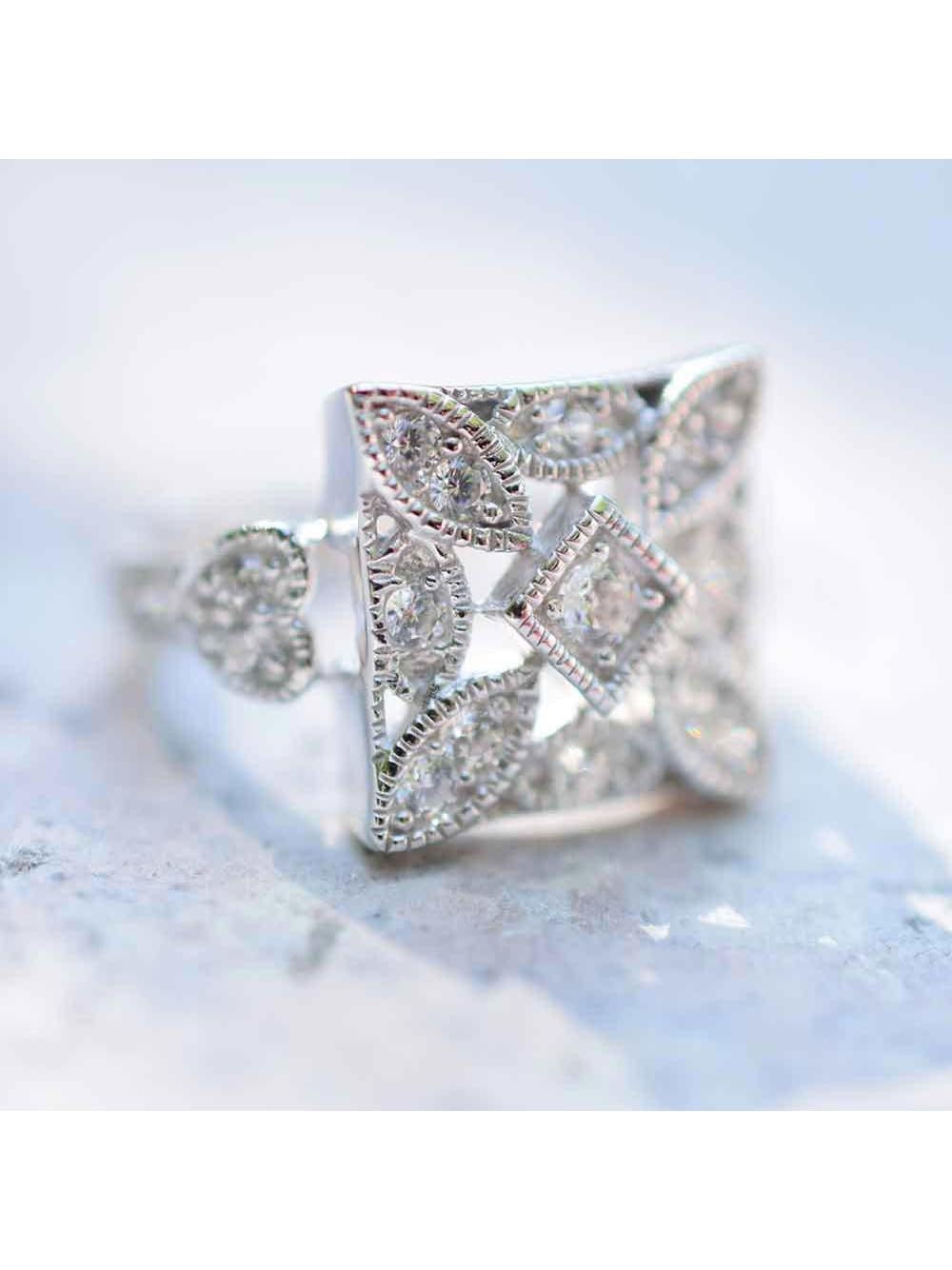 EVE'S ADDICTION Square Vintage Style Cubic Zirconia CZ Ring - Elegant Gift for Mom, Birthday, Anniversary, Wedding, or Special Occasion Jewelry