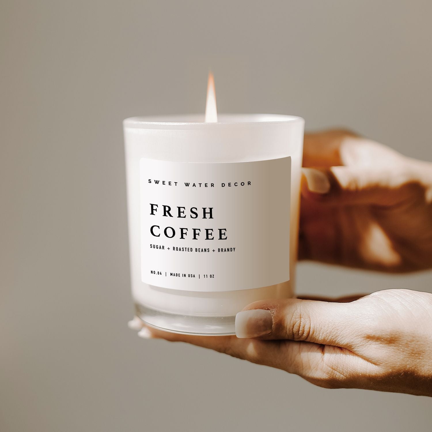 Premium Fresh Coffee Scented White Jar Candle - Aromatherapy Soy Wax Candle for Home, Office & Relaxation - Perfect Gift for Coffee Lovers & Stress Relief