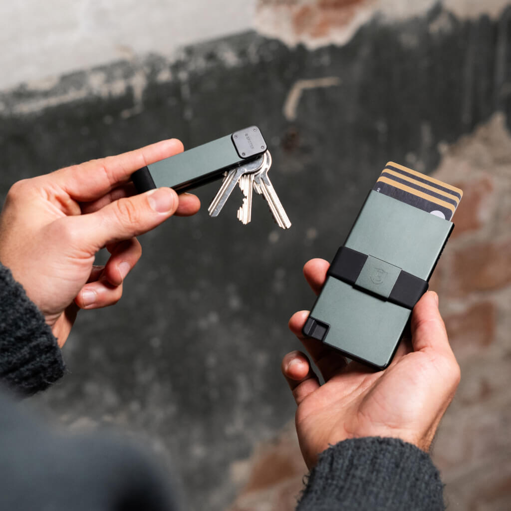 Trackable Wallet & Key Case Bundle - RFID Blocking Smart Wallet with GPS Tracker - Perfect for Travel, Work, and Everyday Use