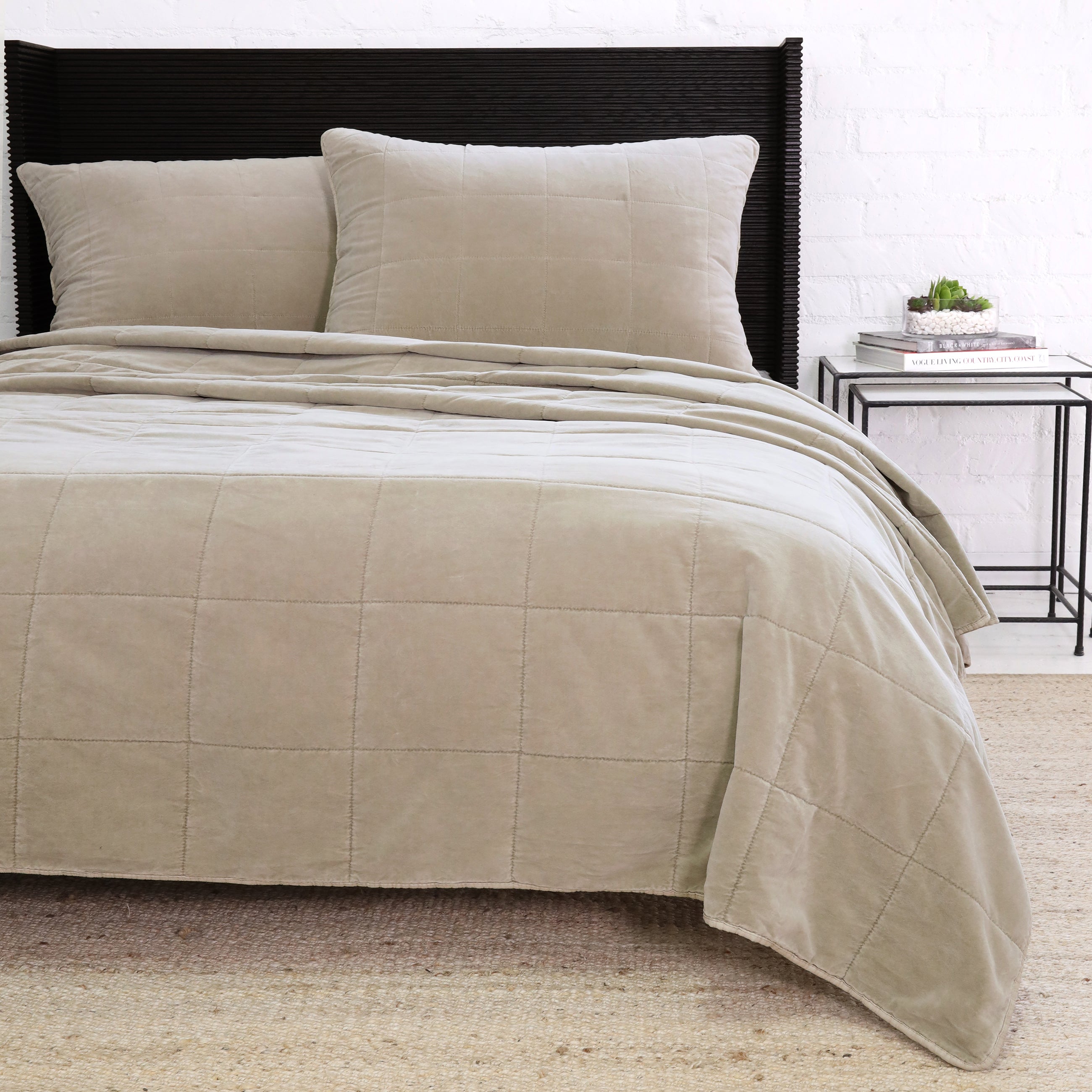 Amsterdam Coverlet - Soft & Stylish Bedspread for Queen Size Beds - Perfect for Cozy Bedrooms, Guest Rooms & Airbnb Stays