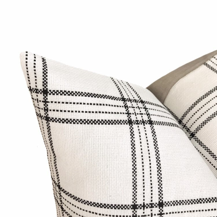 Kufri Dundee Plaid Scarf - Natural and Black Checkered Pattern - Perfect for Winter Fashion, Outdoor Activities, and Casual Wear