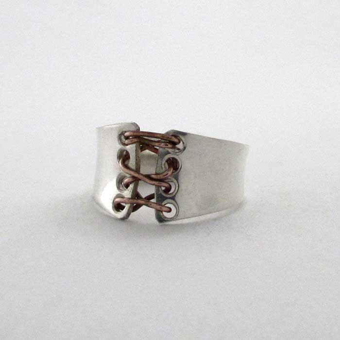 Elegant Corset Ring for Women - Vintage Gothic Waist Training Jewelry - Perfect for Weddings, Cosplay, and Gothic Fashion