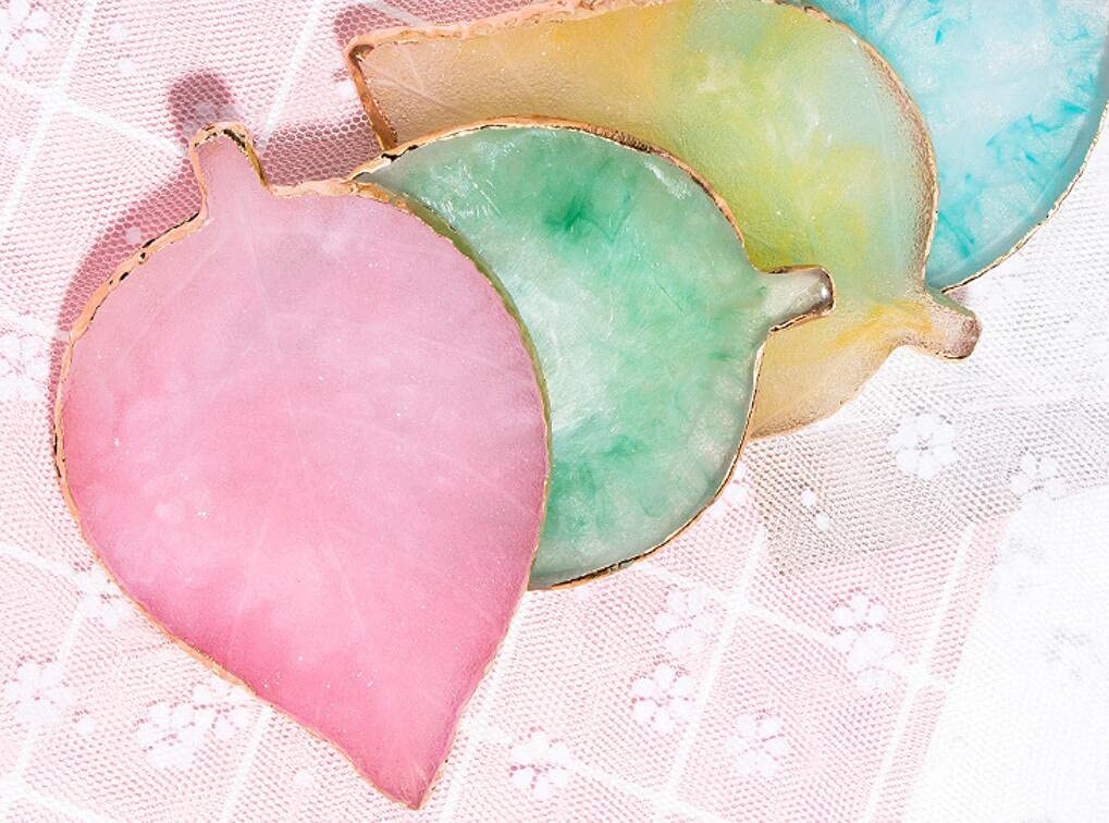 6 Colors Leaf-Shaped Nail Art Palette with Gold Edge - Gel Nail Polish Mixing Plate, Drawing Color Palette for Nail Art Display - Perfect for Salon, Home Manicure & DIY Nail Designs