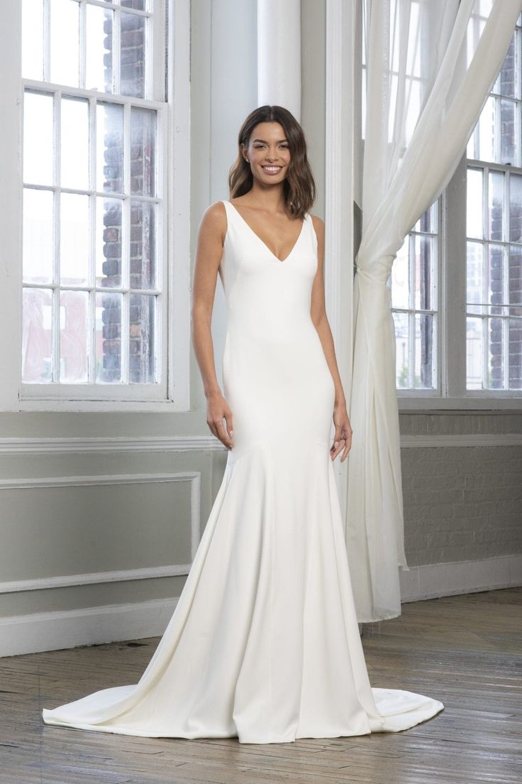Theia Lynda Gown - Elegant Women's Evening Dress for Weddings, Galas & Special Occasions | Formal Gown with Flattering Silhouette