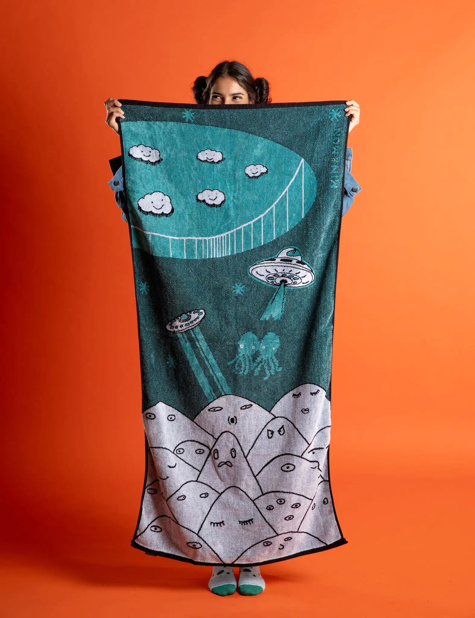 Premium Cotton Beach Towel with Spaceship Woven Design - Soft, Absorbent & Quick-Drying for Pool, Beach, Travel & Outdoor Adventures