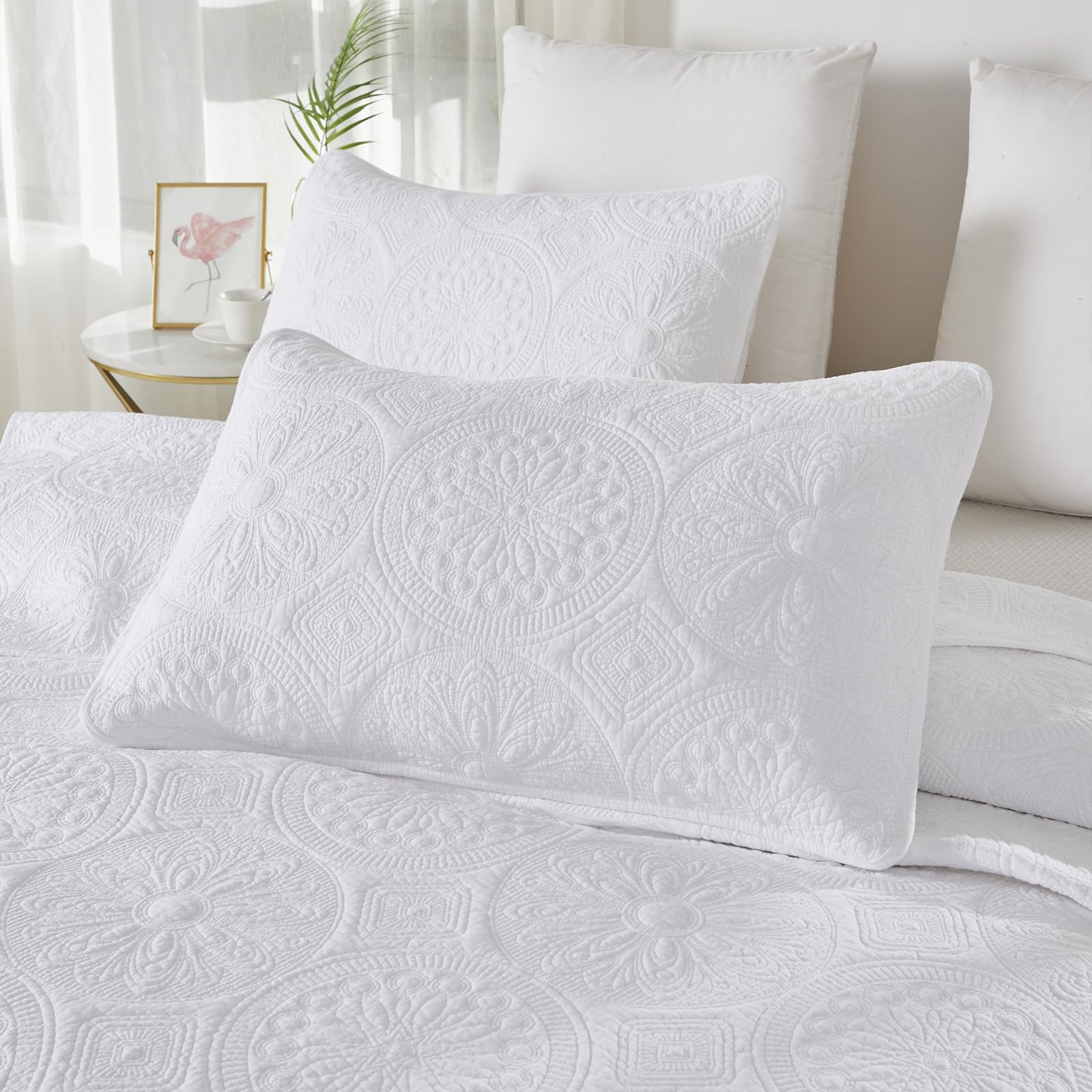 Brandream Luxury White Quilt Bedding Set - Queen Size Bedspread with Elegant Medallion Design, 3-Piece Matelasse Coverlet Set for Master Bedroom, Guest Room & Hotel Decor