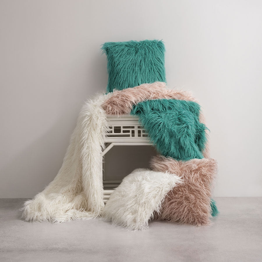 Luxury Khan Teal Mongolian Faux Fur Throw Blanket by Logan & Mason - Soft Cozy Decorative Throw for Sofa, Bed & Winter Warmth