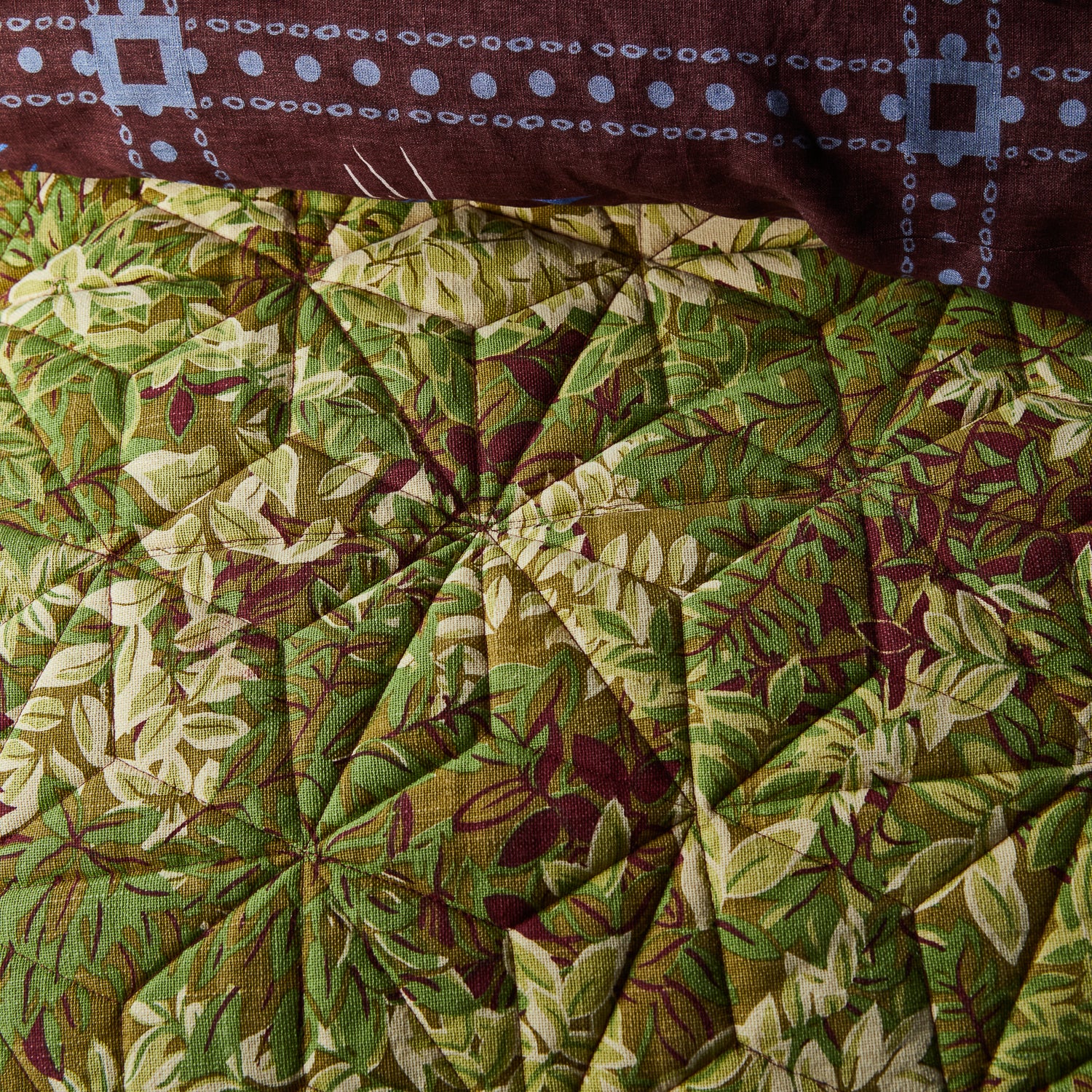 Alka Scalloped Coverlet - Luxurious Bedspread for Queen & King Size Beds - Perfect for Master Bedrooms, Guest Rooms & Hotel Decor