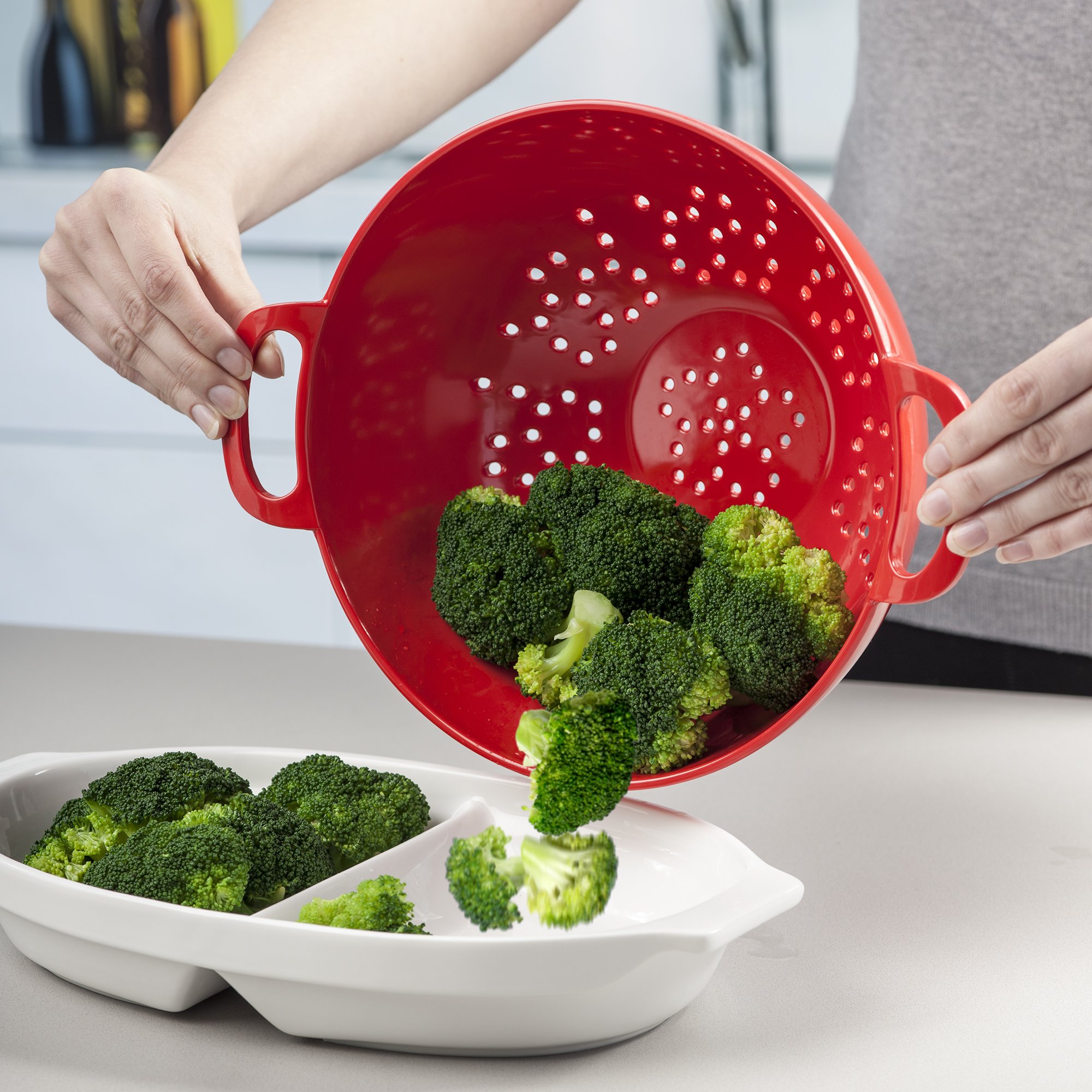 24cm Red Melamine Colander - Durable Plastic Strainer for Pasta, Salad & Vegetables - Perfect for Kitchen, Camping & Picnics