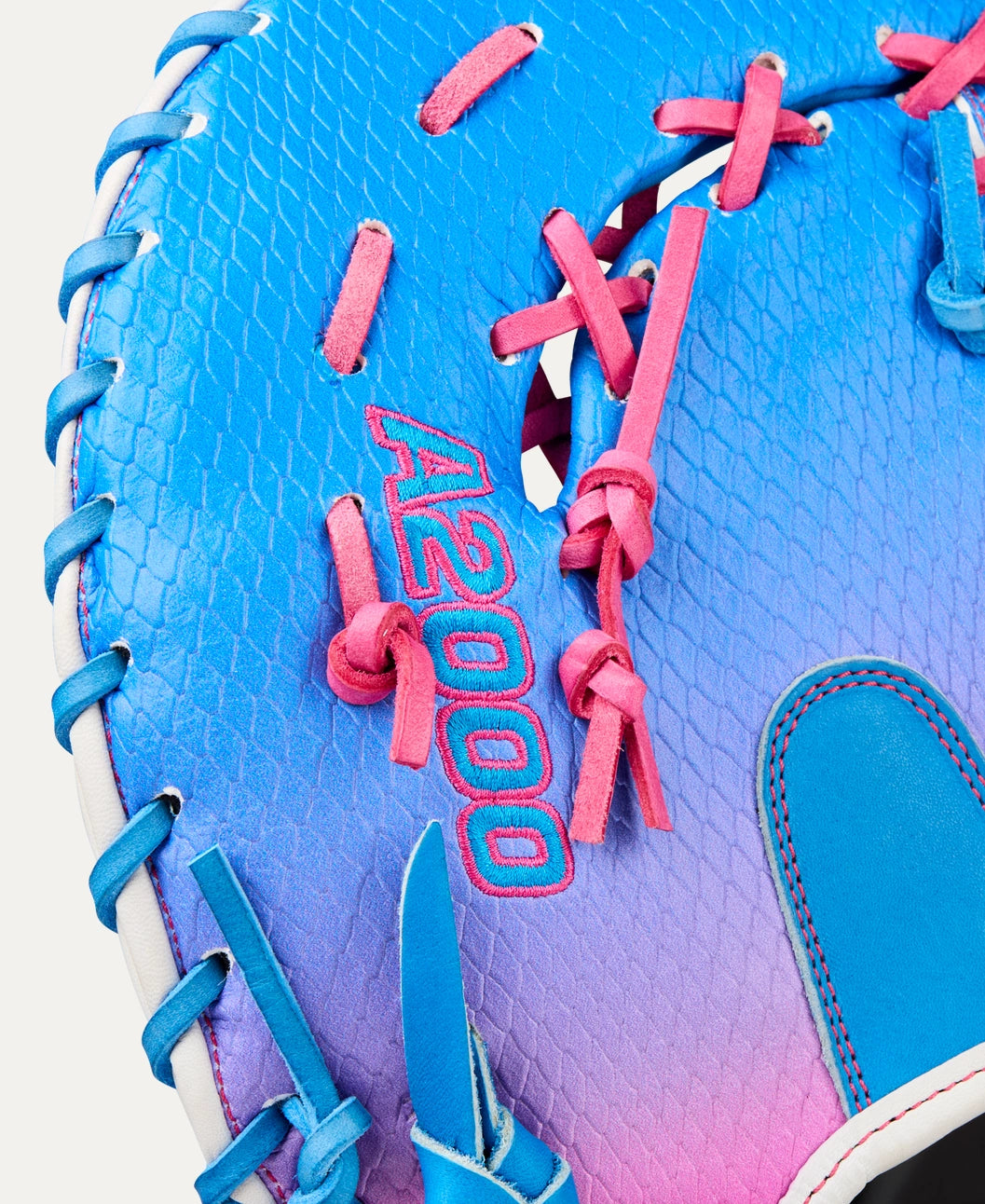 Wilson A2000 2025 Love the Moment™ 1612SS 12