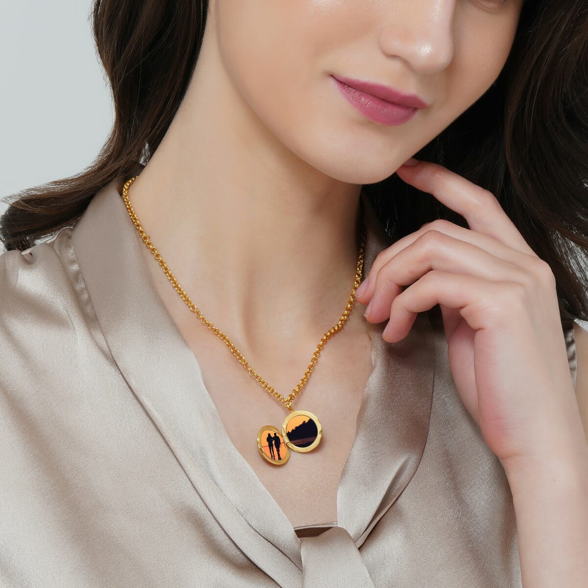 Feel Wear Love Custom Photo Pendant Necklace - Personalized Jewelry Gift for Mom, Wife, Girlfriend - Perfect for Anniversaries, Birthdays & Valentine's Day