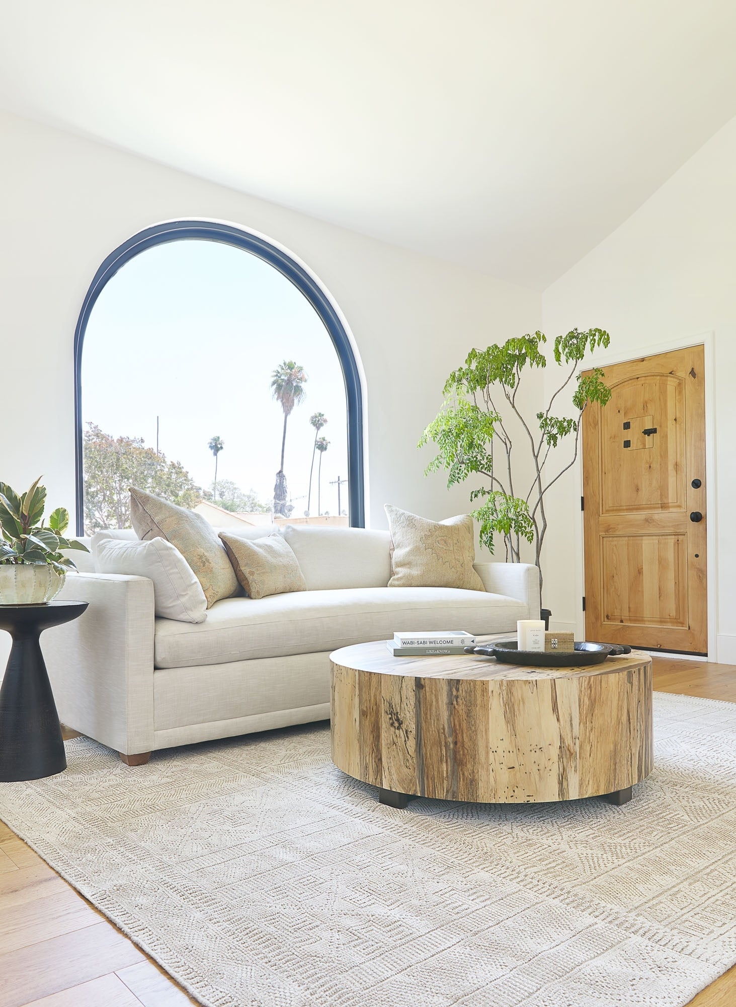 Round Coffee Table - Modern Wooden Living Room Furniture for Small Spaces | Perfect for Home Decor, Apartments & Coffee Shops