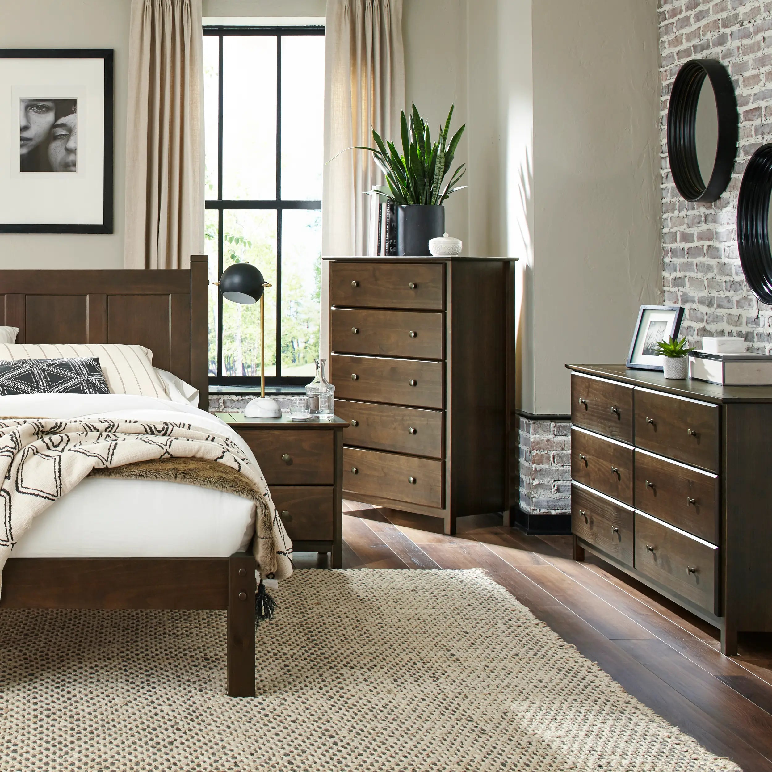5-Piece Shaker Bedroom Set - Queen Size Bed, Nightstand, Dresser & Mirror - Classic Wooden Furniture for Cozy Home Decor
