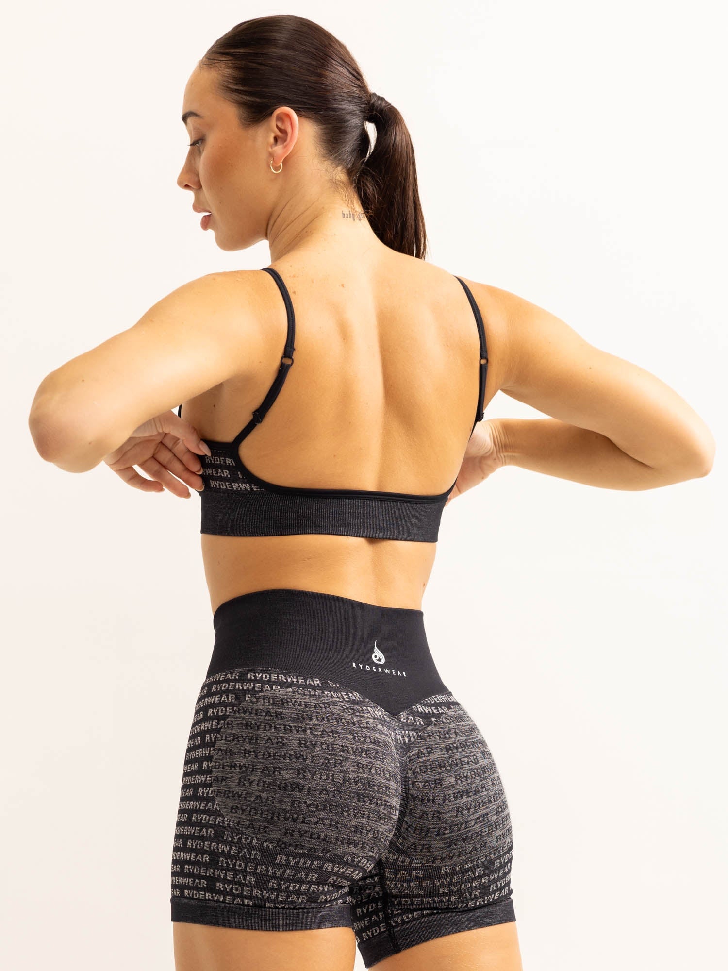 Logo Lux Seamless Sports Bra for Women - Breathable Workout Top - Black - Perfect for Yoga, Running & Gym