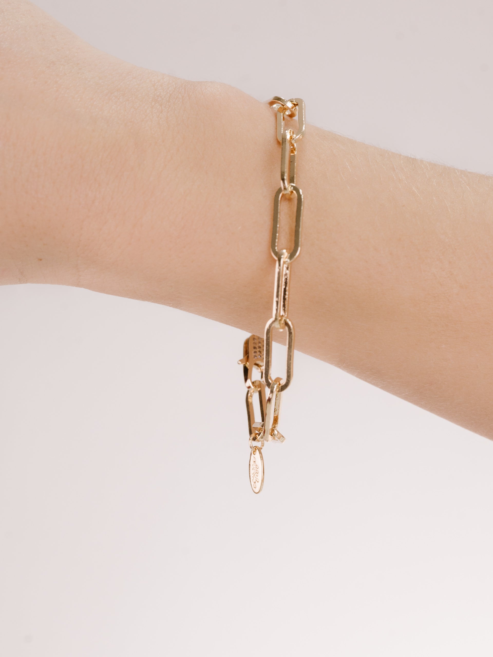 Stylish Interlinked Chain Bracelet for Women - Trendy Layered Jewelry for Everyday Wear & Special Occasions