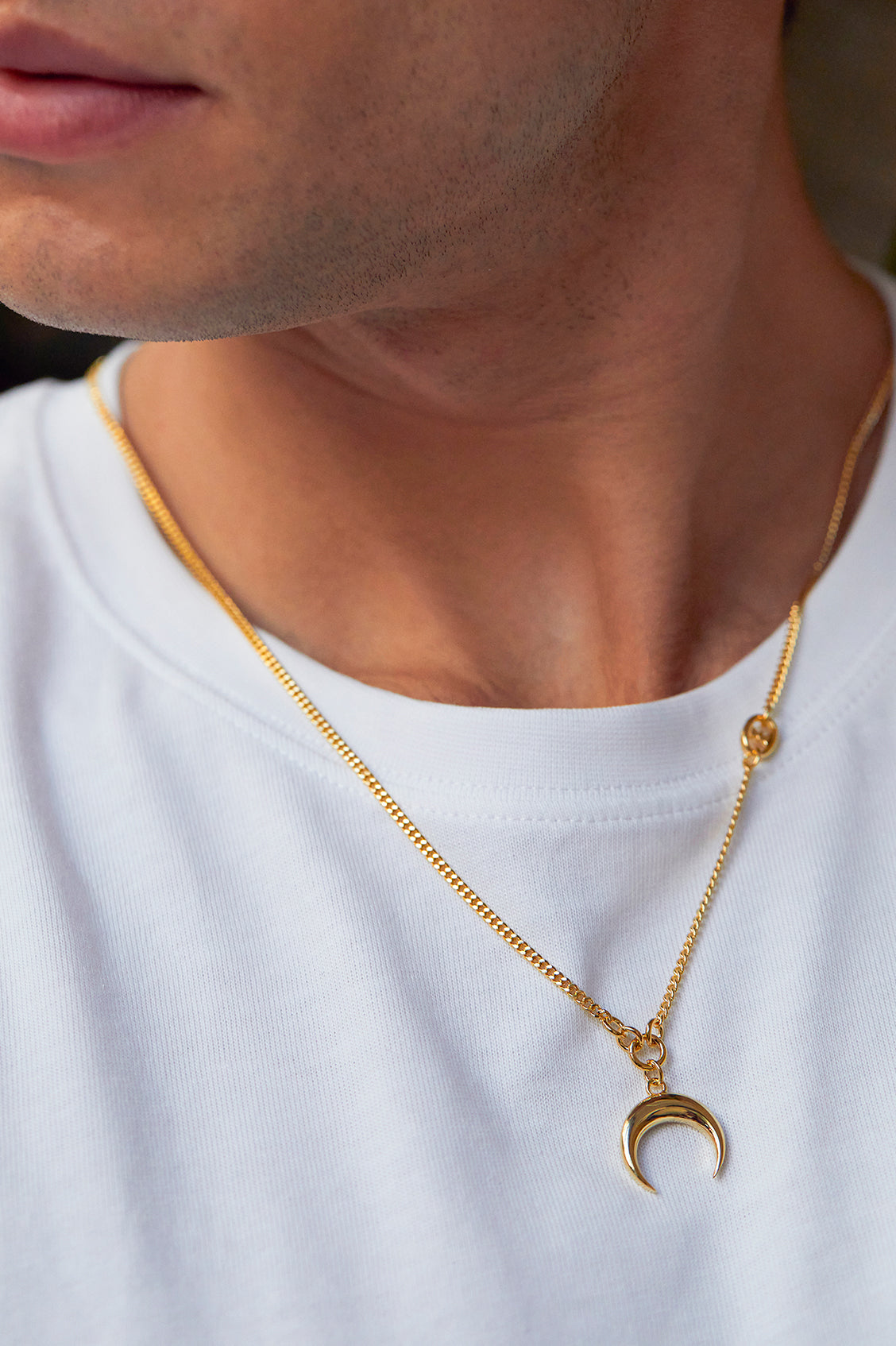 Stylish Men's Horn Pendant Necklace - Gothic Tribal Jewelry for Men - Perfect for Casual Wear, Parties & Gifts
