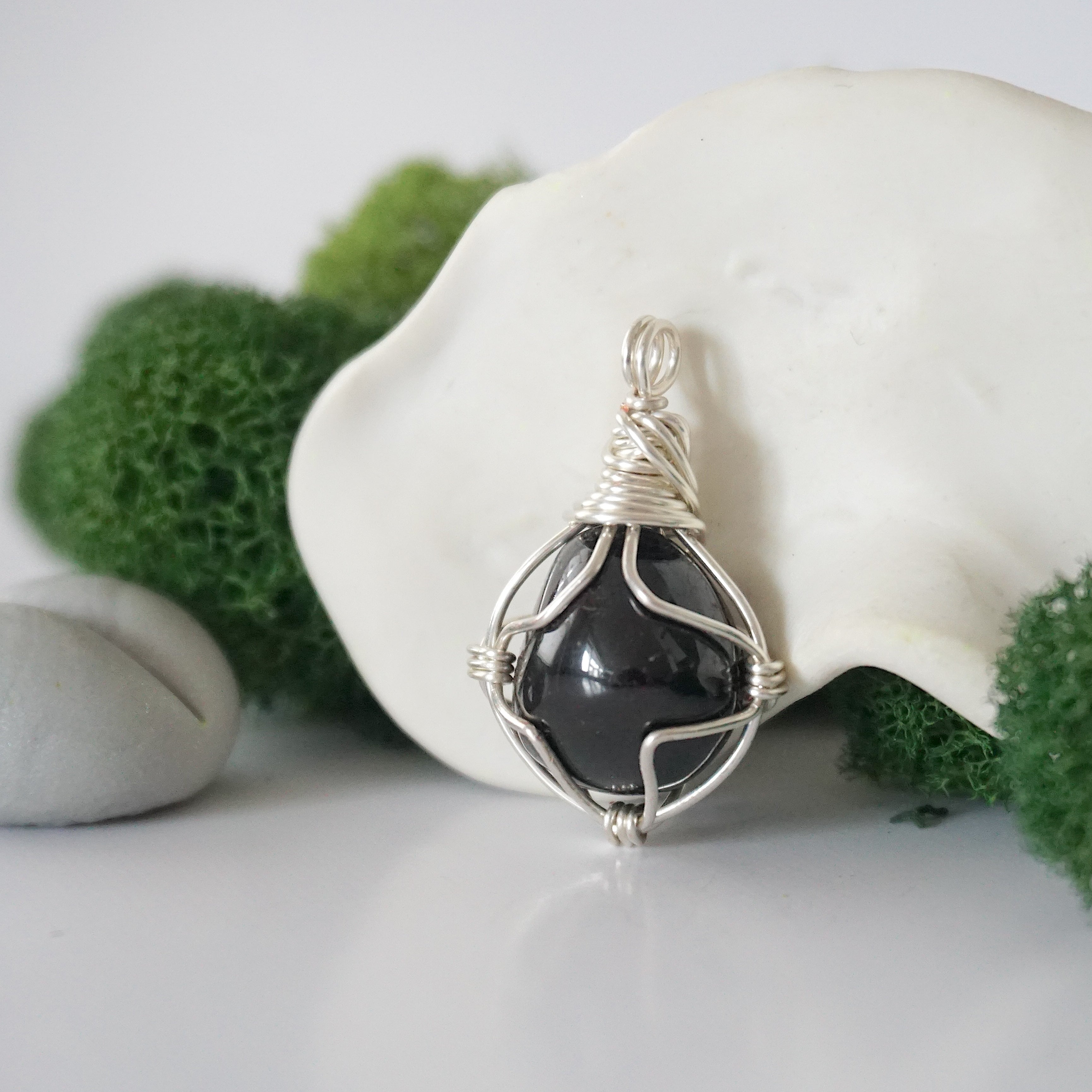Gorgeous Garnet Crystal Birthstone Necklace - January Birthstone Jewelry for Women, Elegant Pendant Gift for Mom, Wife, Daughter | Perfect for Birthdays, Anniversaries & Special Occasions