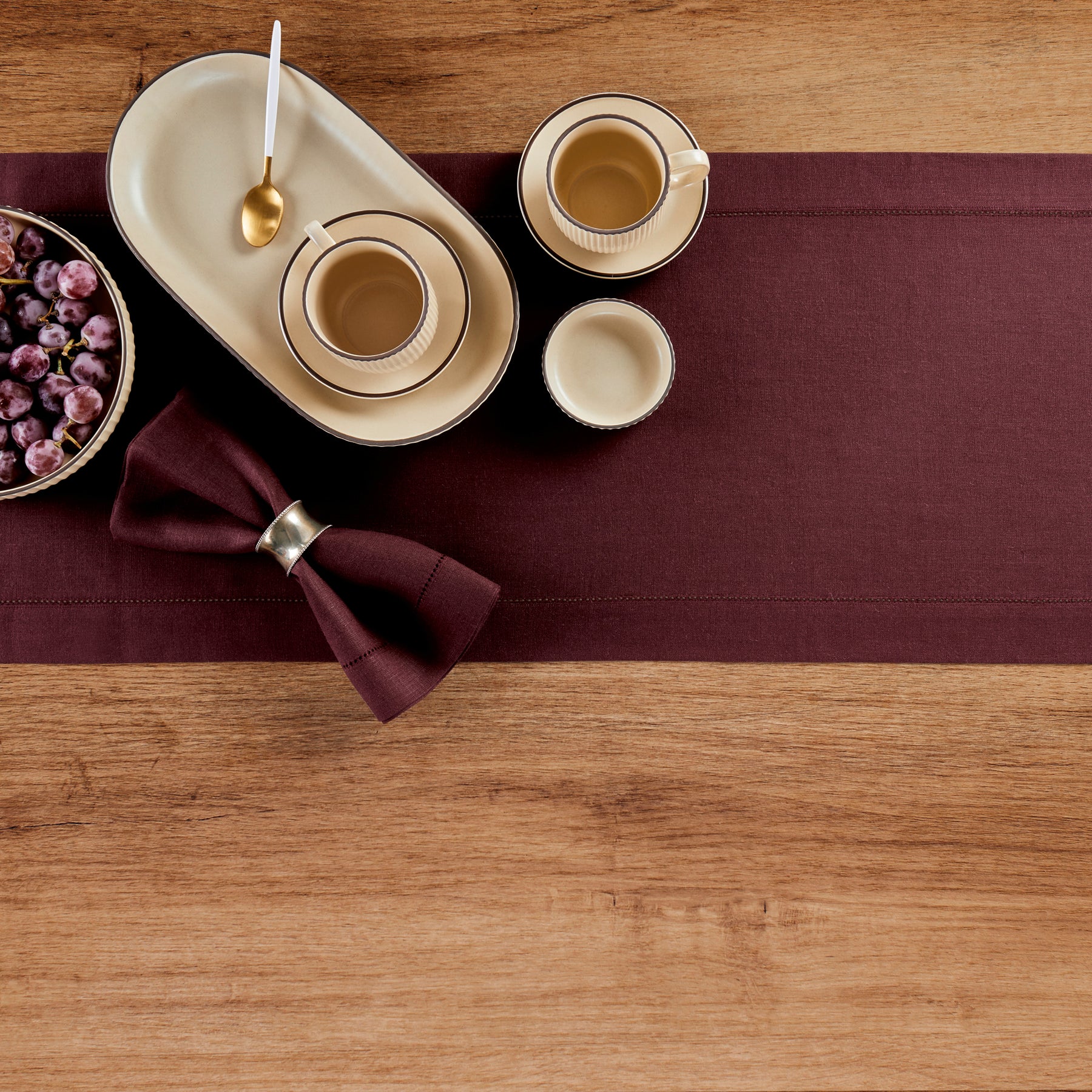 Elegant Classic Hemstitch Table Runner - Premium Linen Dining Decor for Weddings, Parties & Home Decor