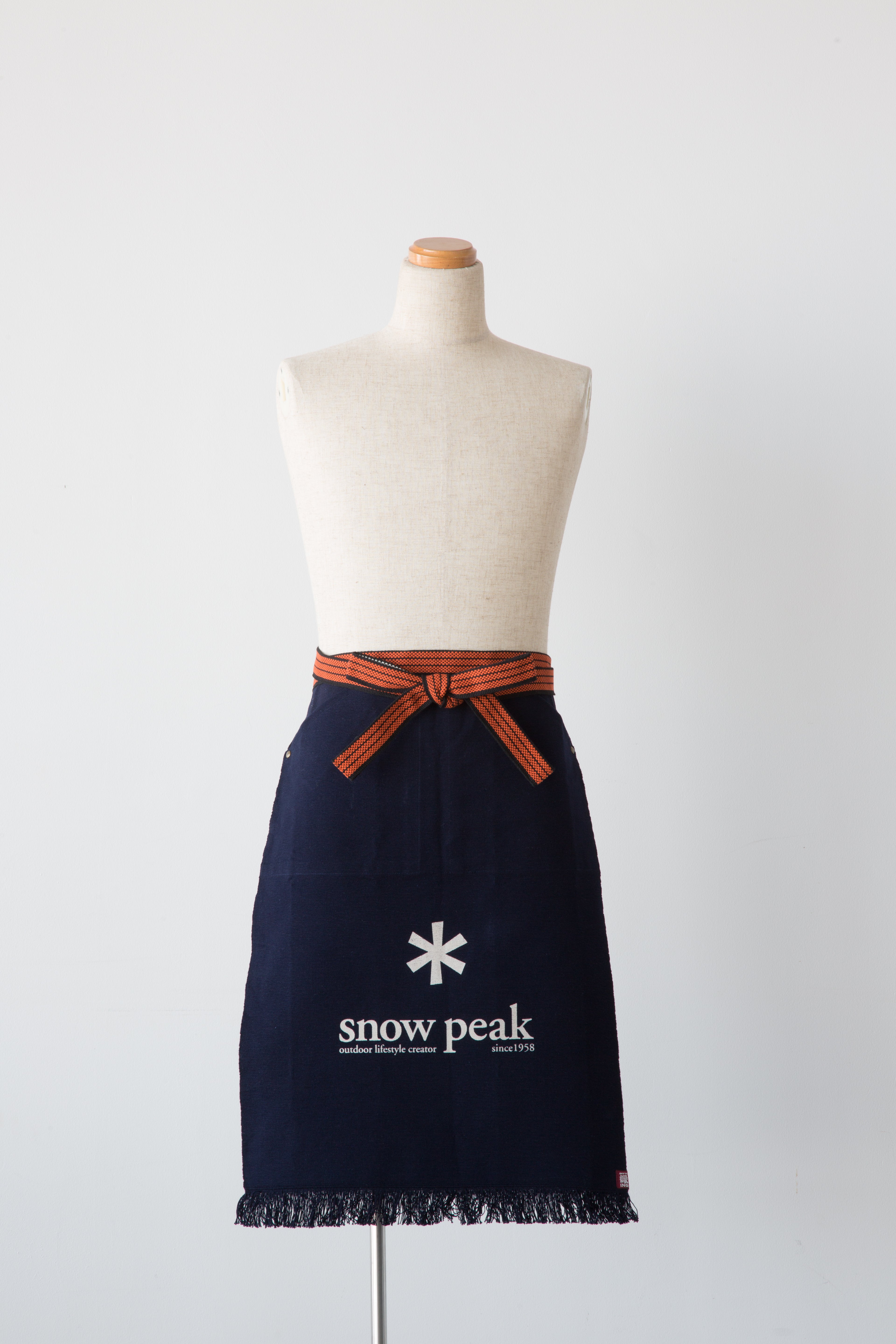 Premium Snow Peak Apron - Durable & Stylish Cooking Apron for Chefs & BBQ Enthusiasts - Perfect for Grilling, Camping & Outdoor Cooking