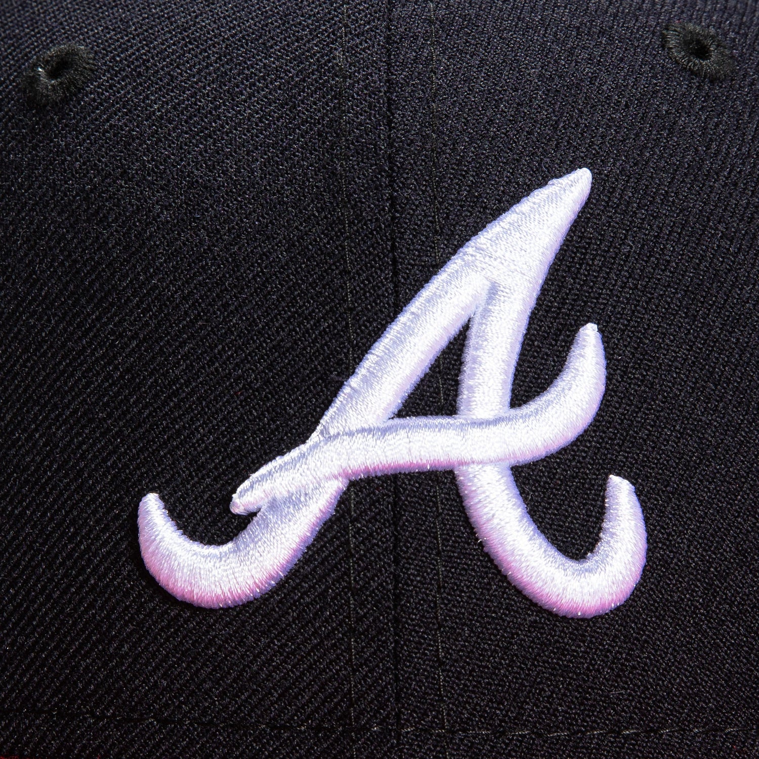 New Era 59Fifty Retro On Field Atlanta Braves Baseball Cap - Navy & Red Snapback Hat for Men & Women - Perfect for MLB Games, Sports Events & Casual Wear