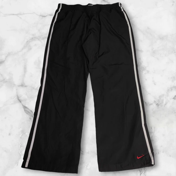Vintage Nike Trackpants - Baggy Men's Nylon Joggers with Water-Resistant Shell (Style 311) | Perfect for Streetwear, Gym & Casual Outfits