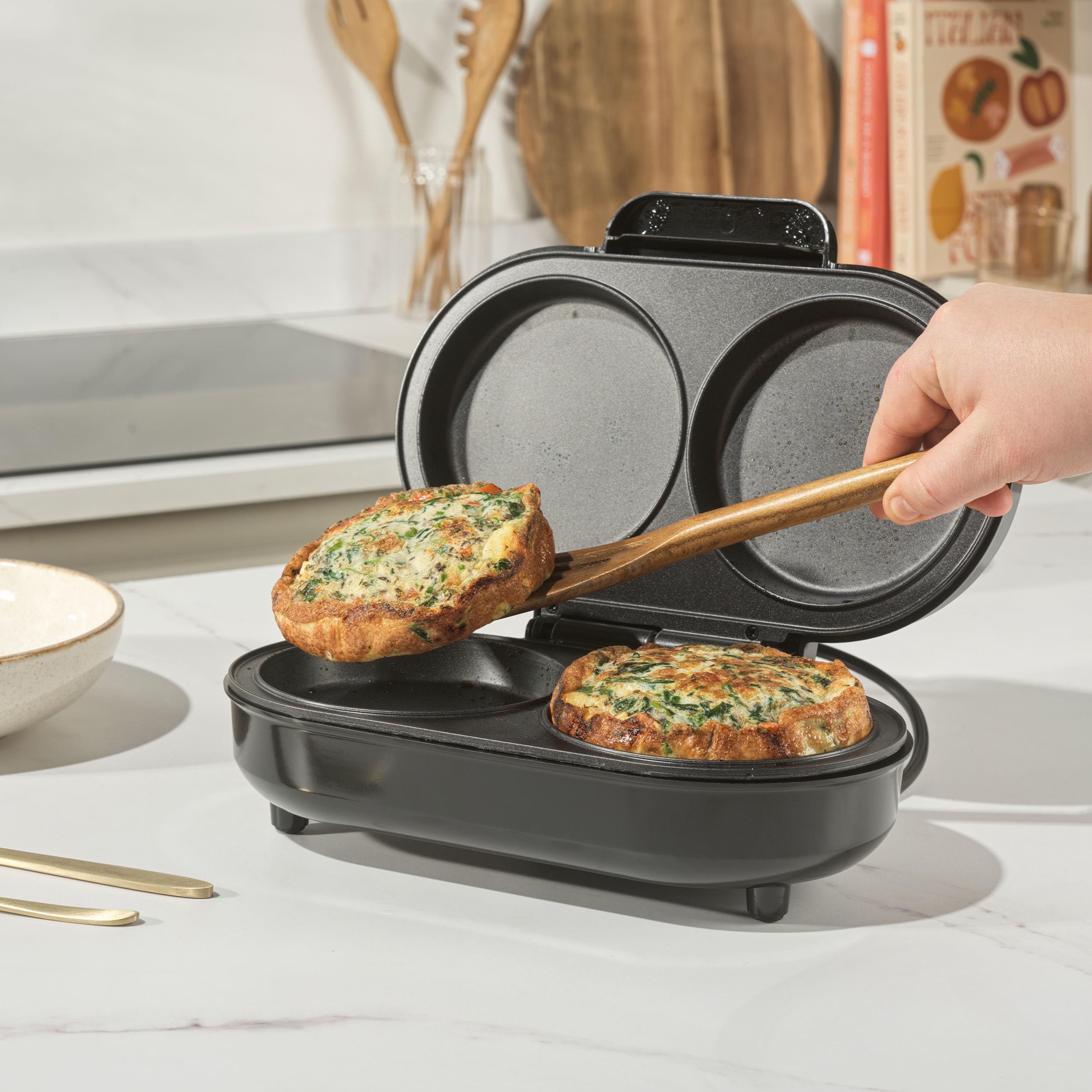 Salter EK4213S XL Non-Stick Omelette Maker - Electric Dual Plate Egg Cooker for Healthy Omelettes, Pancakes & Fried Eggs, 850W No-Flip Frying Machine - Perfect for Breakfast, Brunch & Quick Family Meals