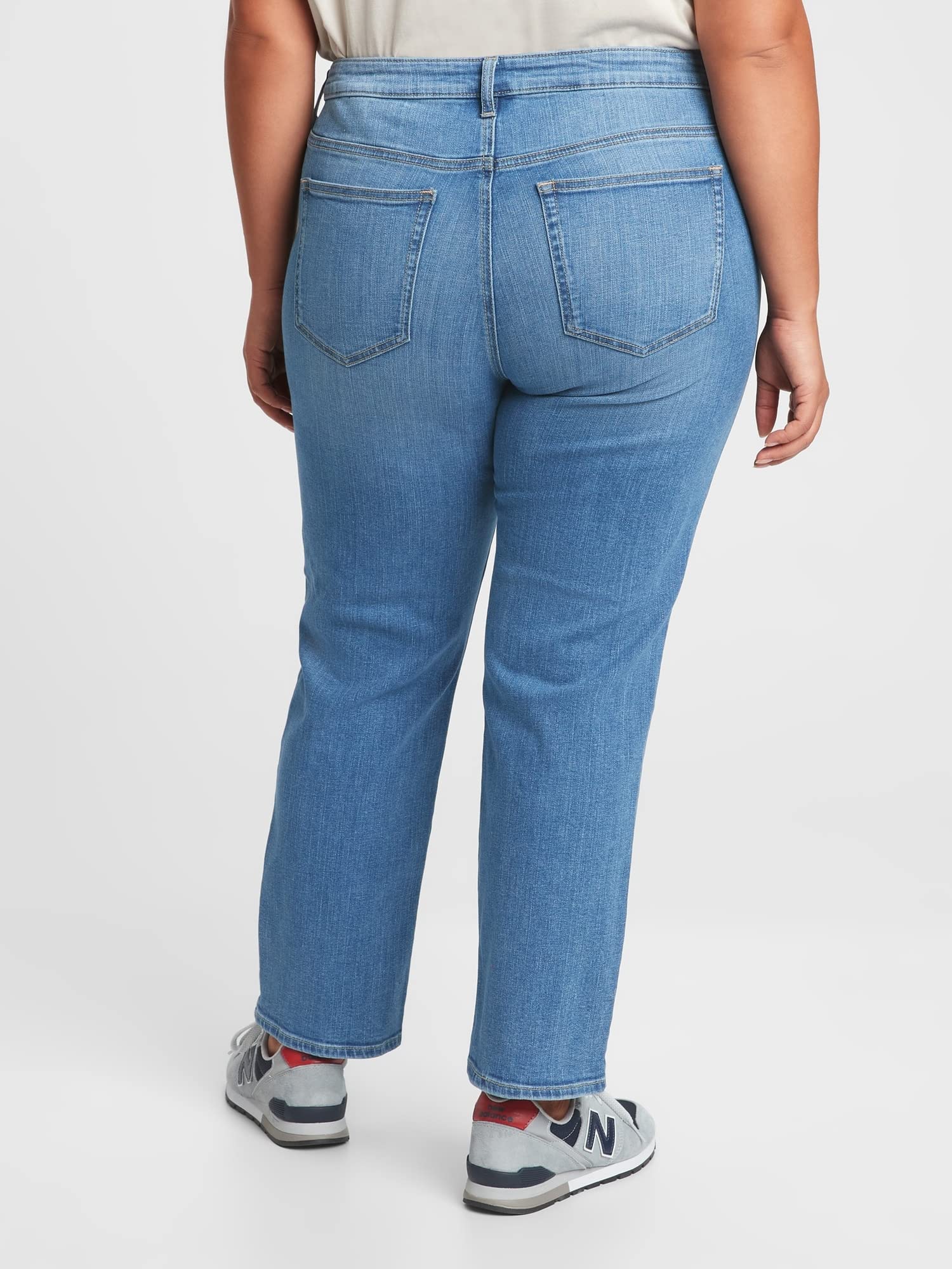 GAP Women's Classic Straight Fit Denim Jeans - Comfortable Everyday Stretch Jeans for Casual Wear & Office Outfits