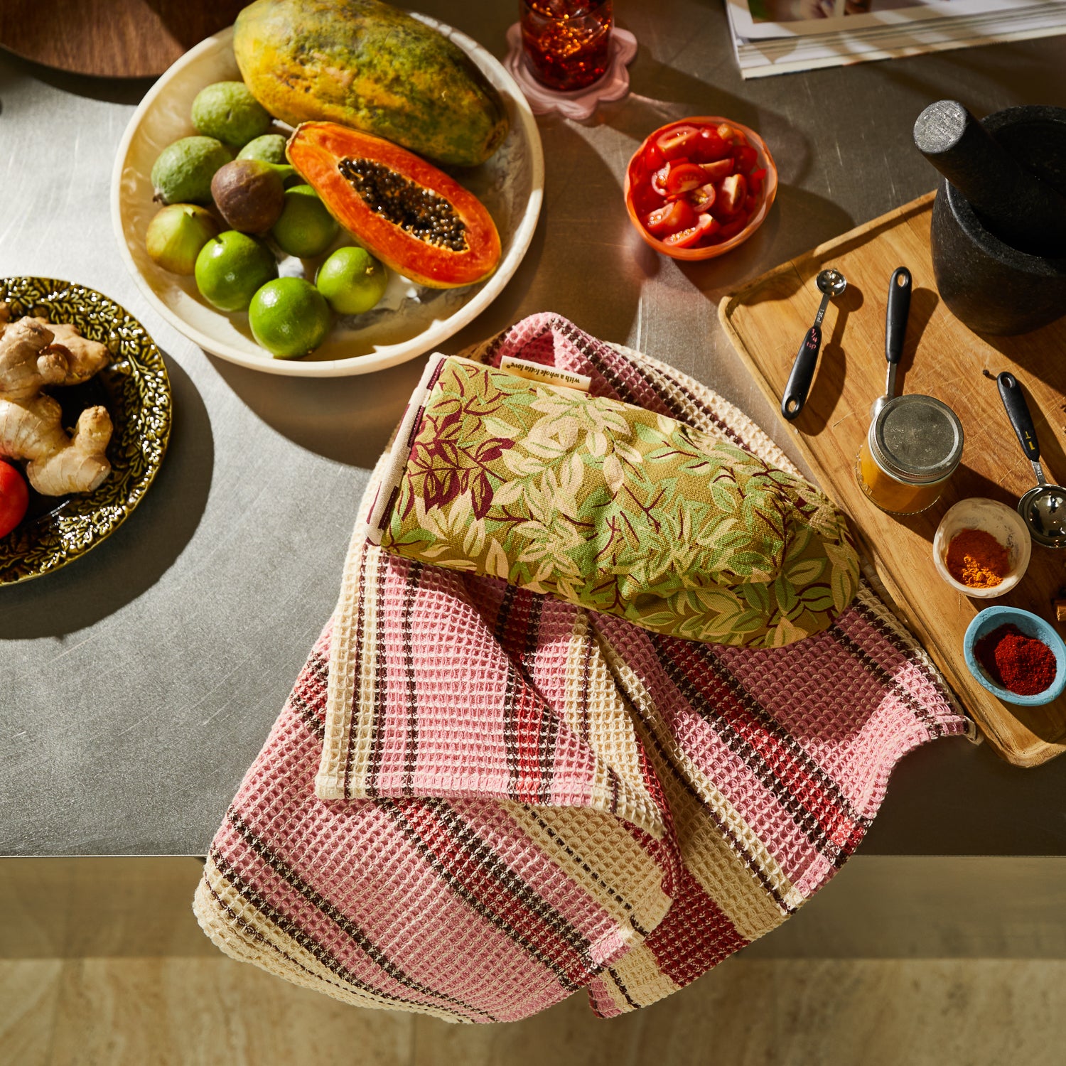 Heat Resistant Alka Oven Mitt with Reed Design - Premium Kitchen Gloves for Baking, Grilling & Cooking - Perfect for BBQ, Pot Handling & Hot Pans