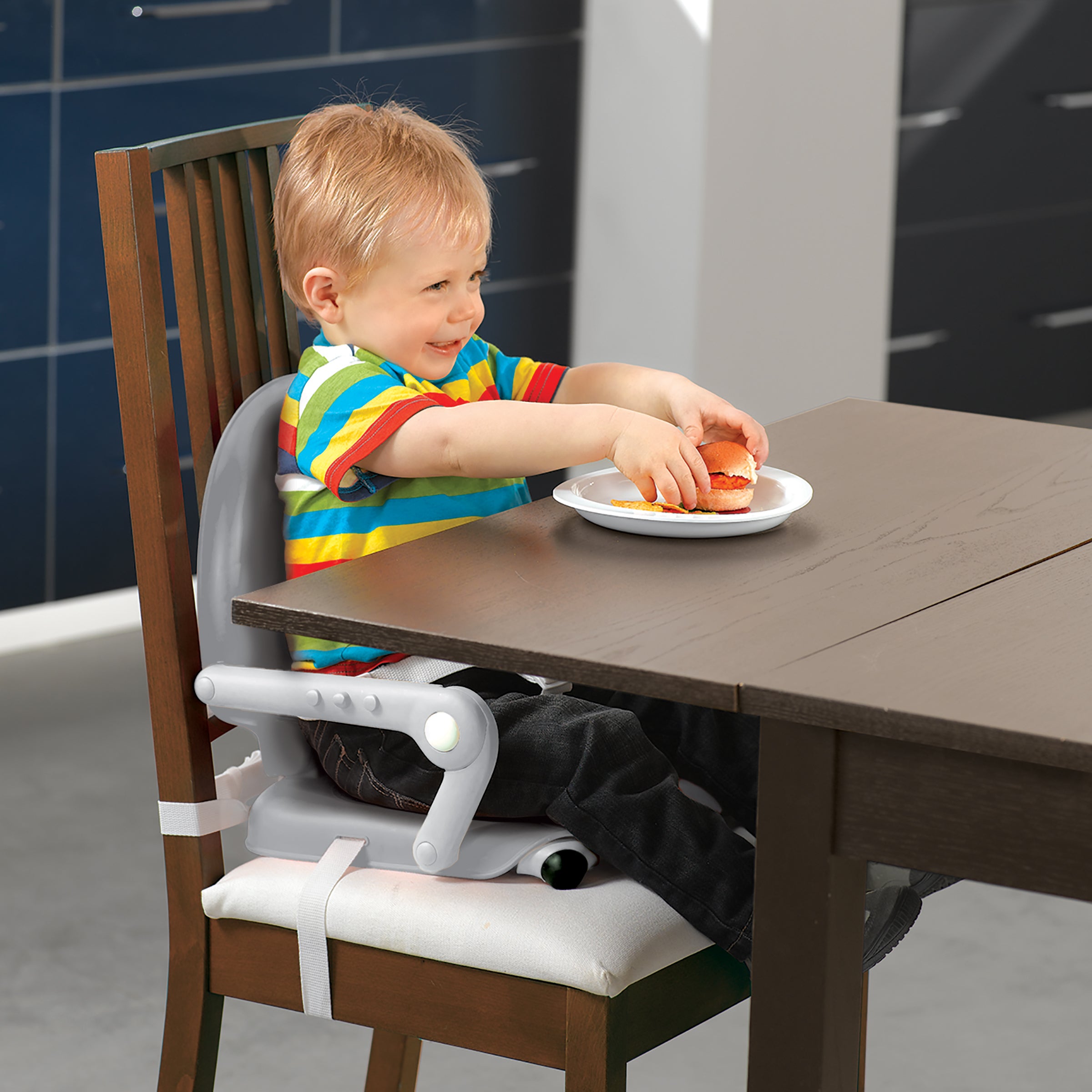 Chicco Pocket Snack Portable Booster Seat for Toddlers - Lightweight Travel High Chair for Babies & Kids - Perfect for Restaurants, Road Trips & Outdoor Dining
