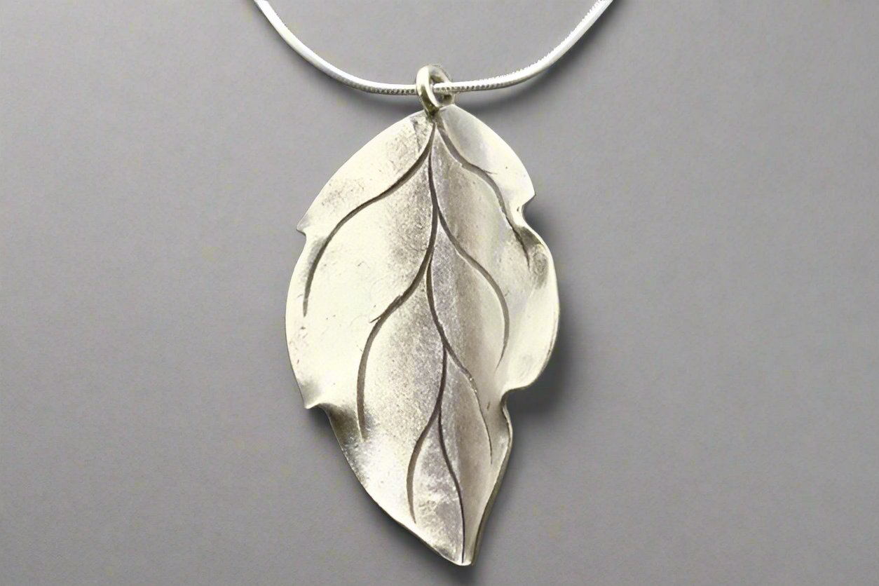 Sterling Silver Leaf Pendant Necklace with 45cm Snake Chain - Elegant Jewelry for Women, Perfect for Everyday Wear & Special Occasions