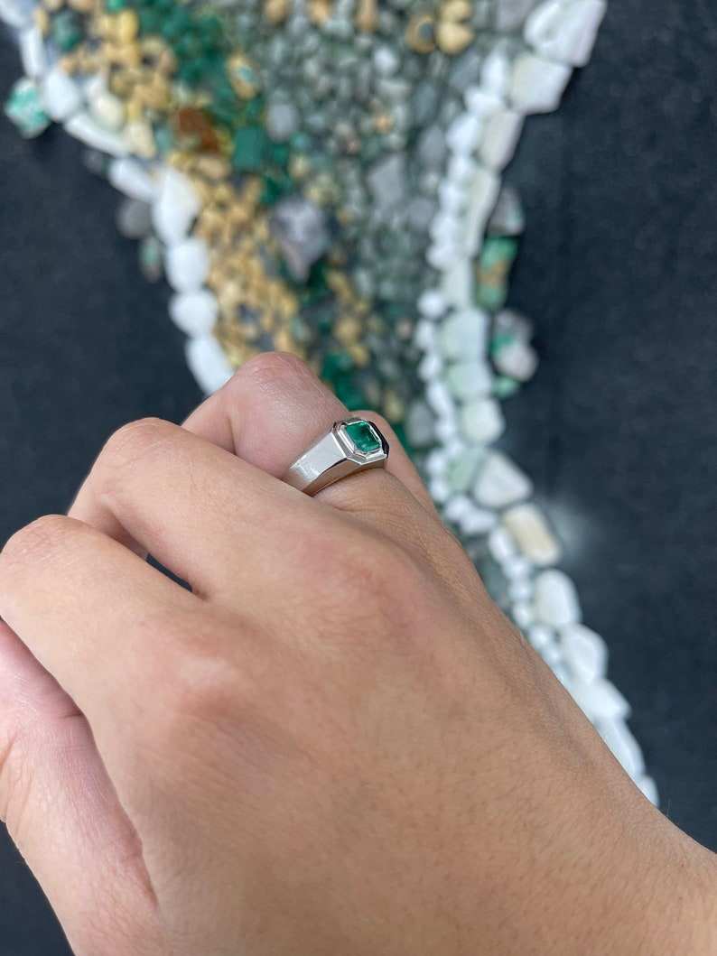 0.90ct SS Vivid Medium Green Emerald Pinky Men's Ring - Elegant Statement Jewelry for Weddings, Parties & Gifts