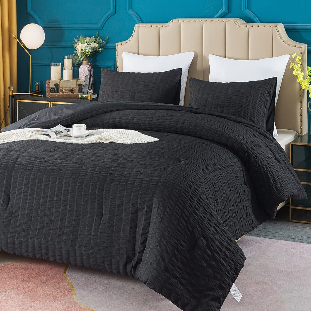 AveLom Seersucker Queen Comforter Set (90x90 inches), 3-Piece 100% Soft Washed Microfiber Lightweight Bedding - All Season Down Alternative Comforter with 2 Pillowcases, Black | Perfect for Guest Rooms, Master Bedrooms & Cozy Home Decor