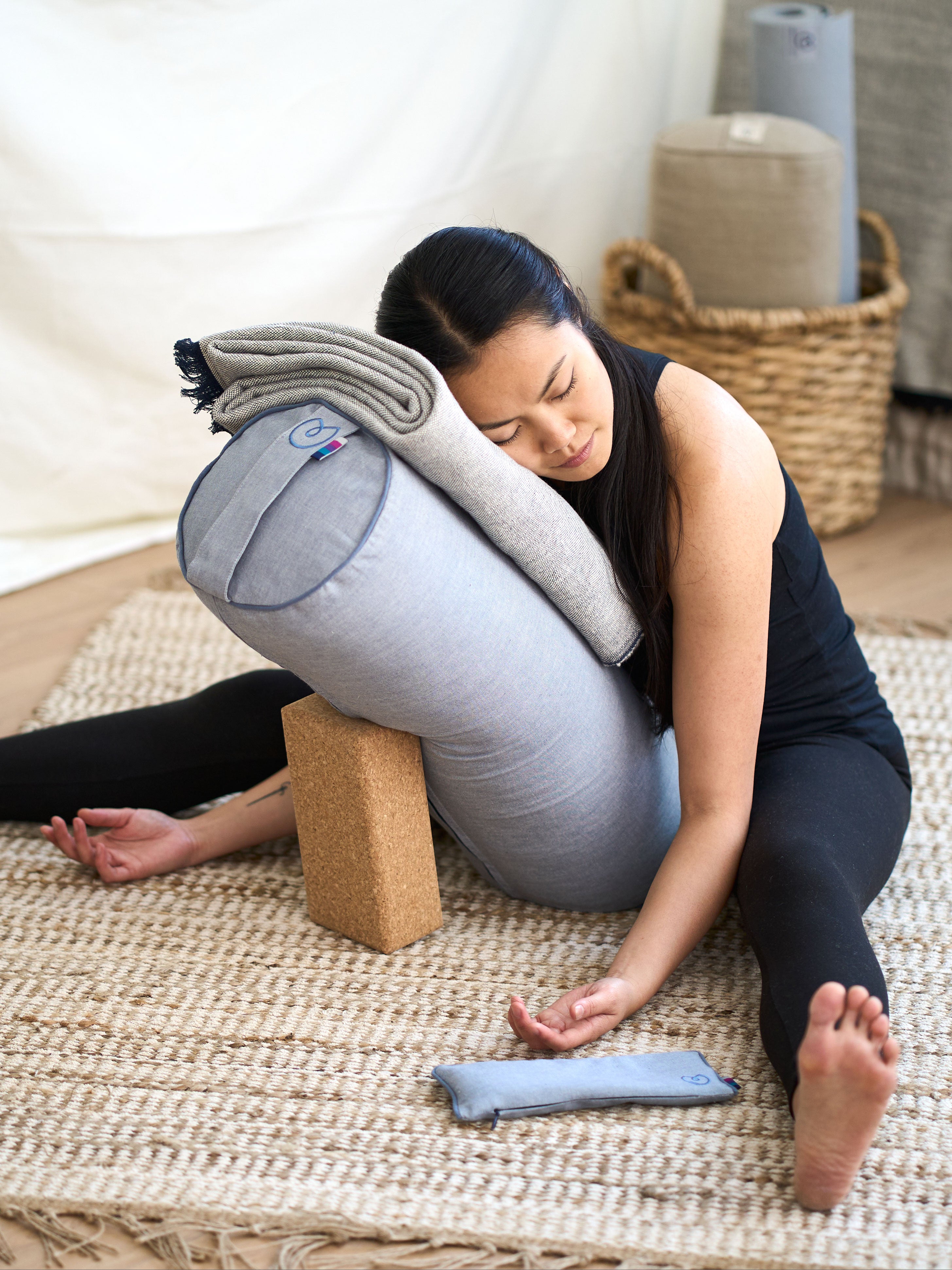 Organic Cotton Chambray Yoga Blanket for Meditation & Relaxation - Eco-Friendly Yoga Mat Cover, Cozy Throw for Home & Studio - Perfect for Yoga, Pilates, and Mindfulness Practice