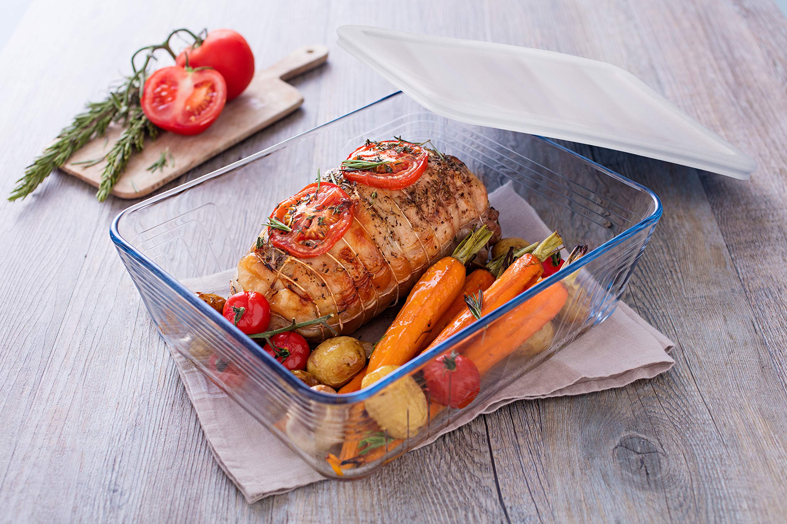 Pyrex 4L (135 oz) Rectangular Glass Baking Dish with Plastic Lid - 27cm x 23cm (10.6