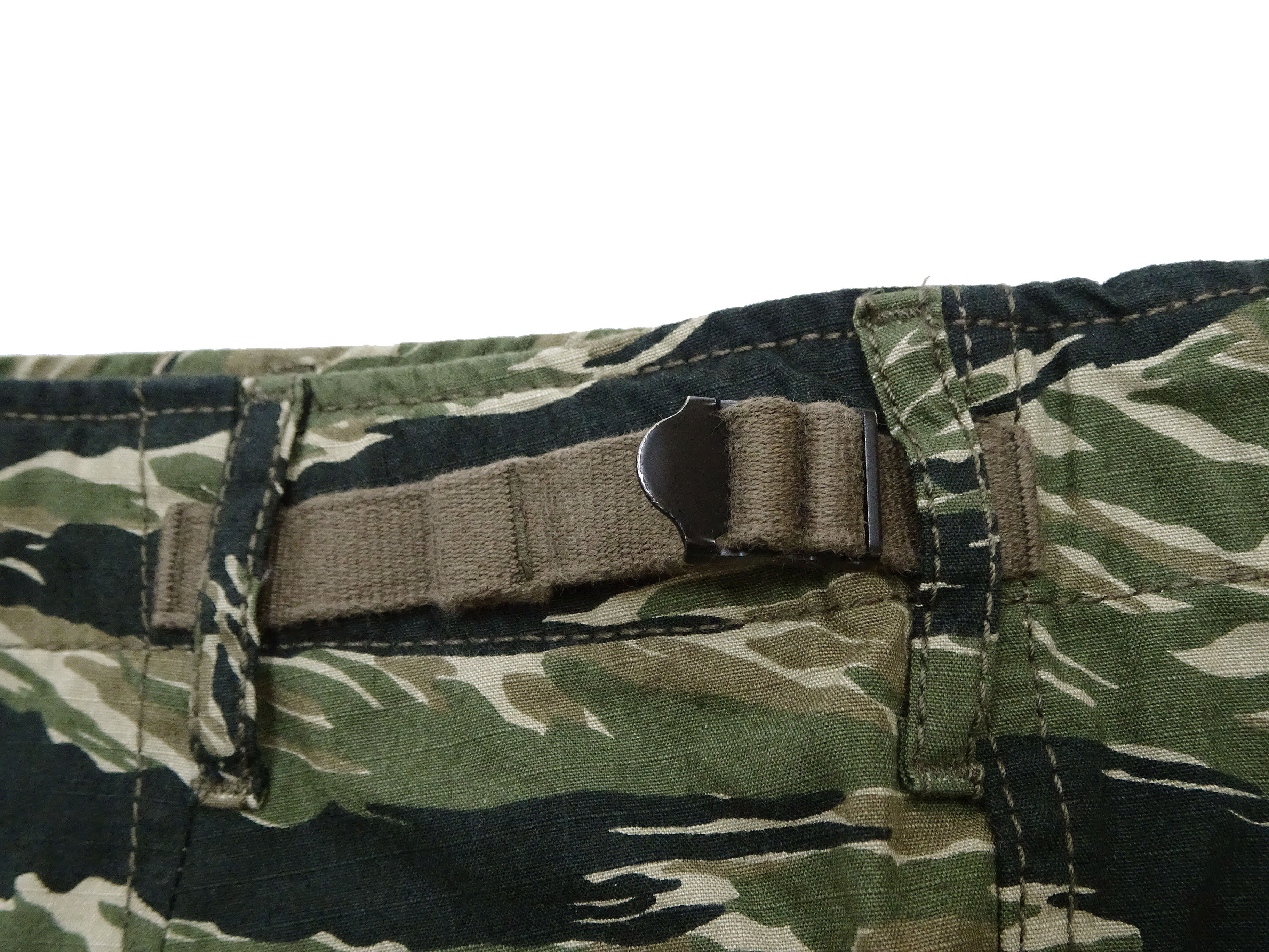 TOYS McCOY Men's Cargo Shorts - Classic U.S. Army Fatigue Inspired Casual Short Pants | TMP1802 161 Tiger Stripe Camo | Perfect for Outdoor Adventures, Hiking & Casual Wear