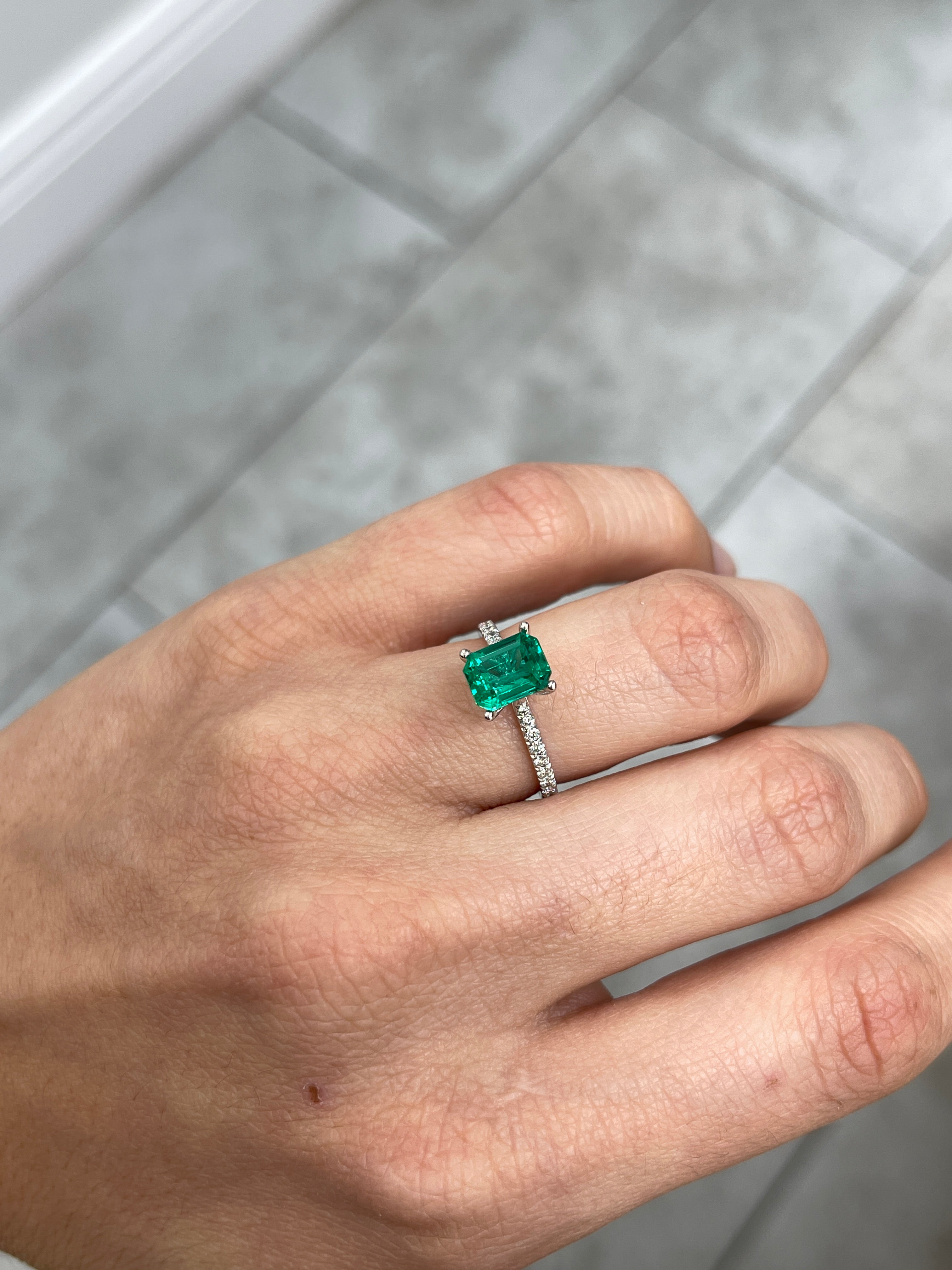 1.49 Carat 8x6mm Vivid Bluish Green Colombian Emerald Gemstone - Emerald Cut Natural Loose Gem for Jewelry Making & Engagement Rings