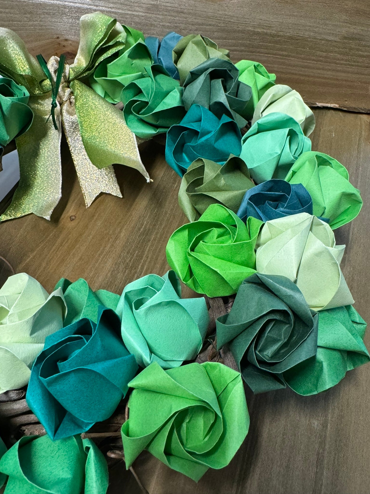 Handmade Origami Rose Wreath - Elegant Green Paper Flower Wall Decor for Home, Wedding, Party & Gift Giving