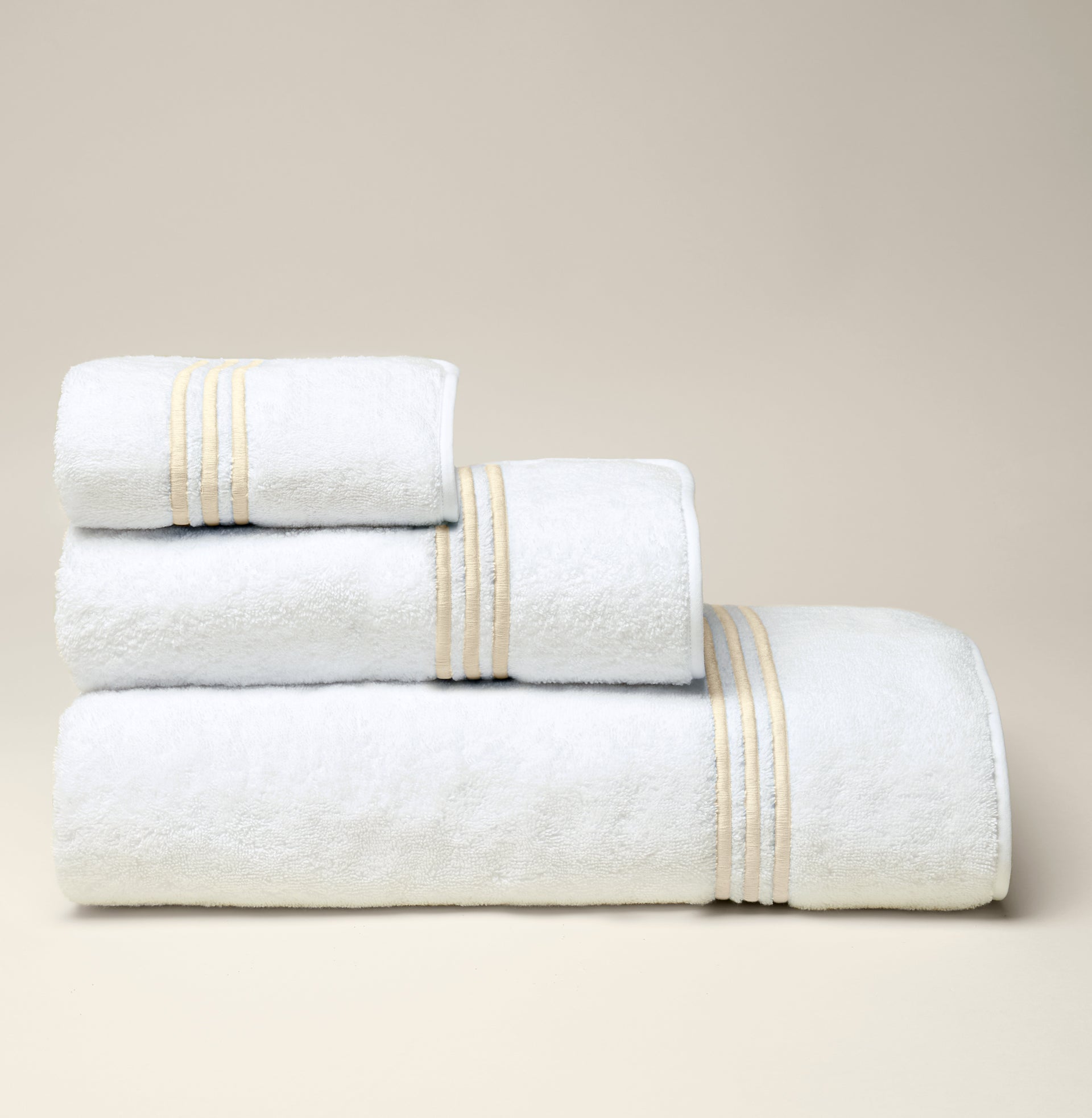 Premium Tre Righe Towel - Soft, Absorbent & Quick-Drying Bath & Beach Towel for Gym, Pool, Spa & Travel