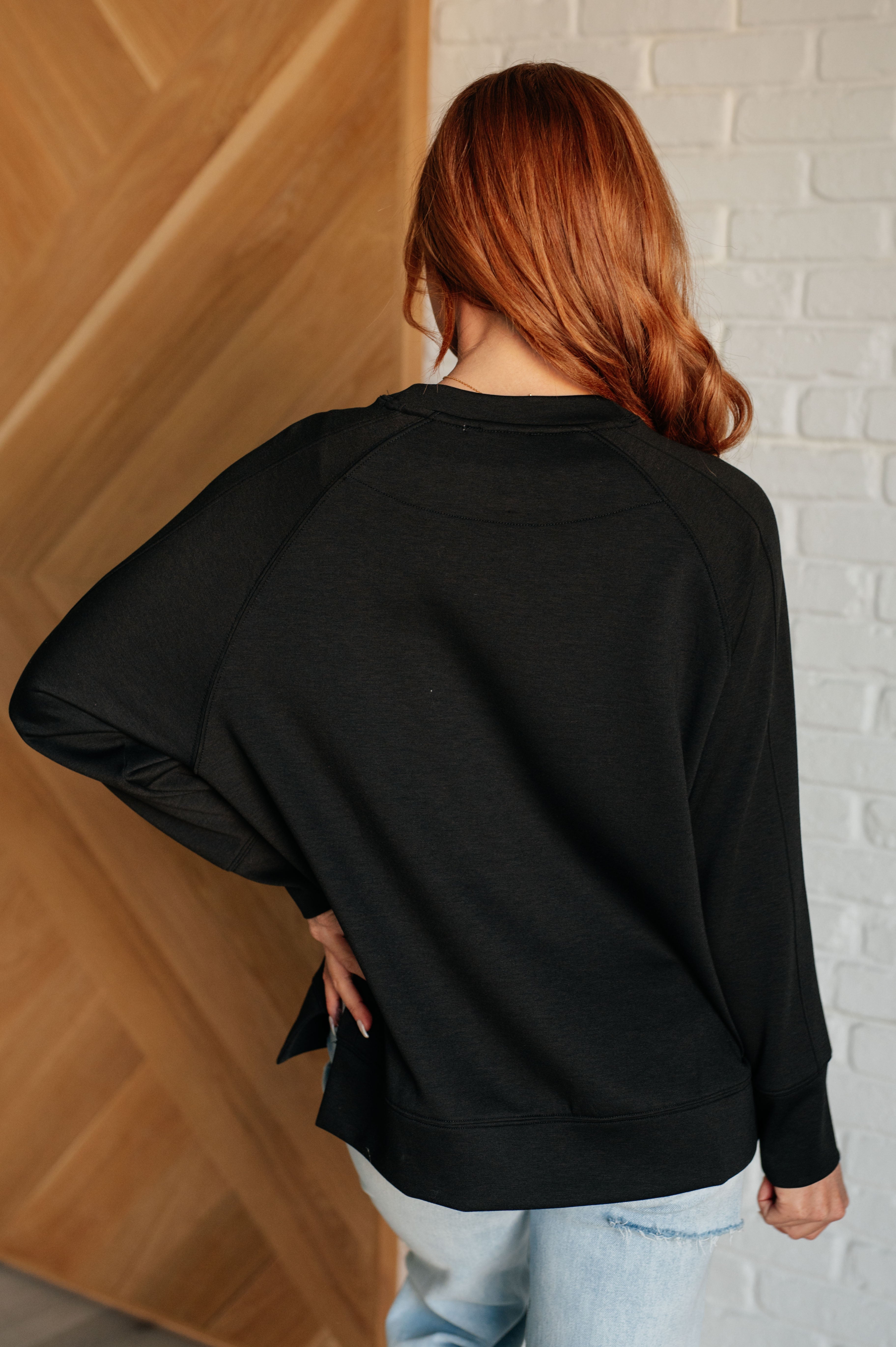 Relaxed Scuba Pullover Sweatshirt - Soft & Comfortable Women's Casual Wear in Black | Perfect for Lounge, Travel & Everyday Outfits