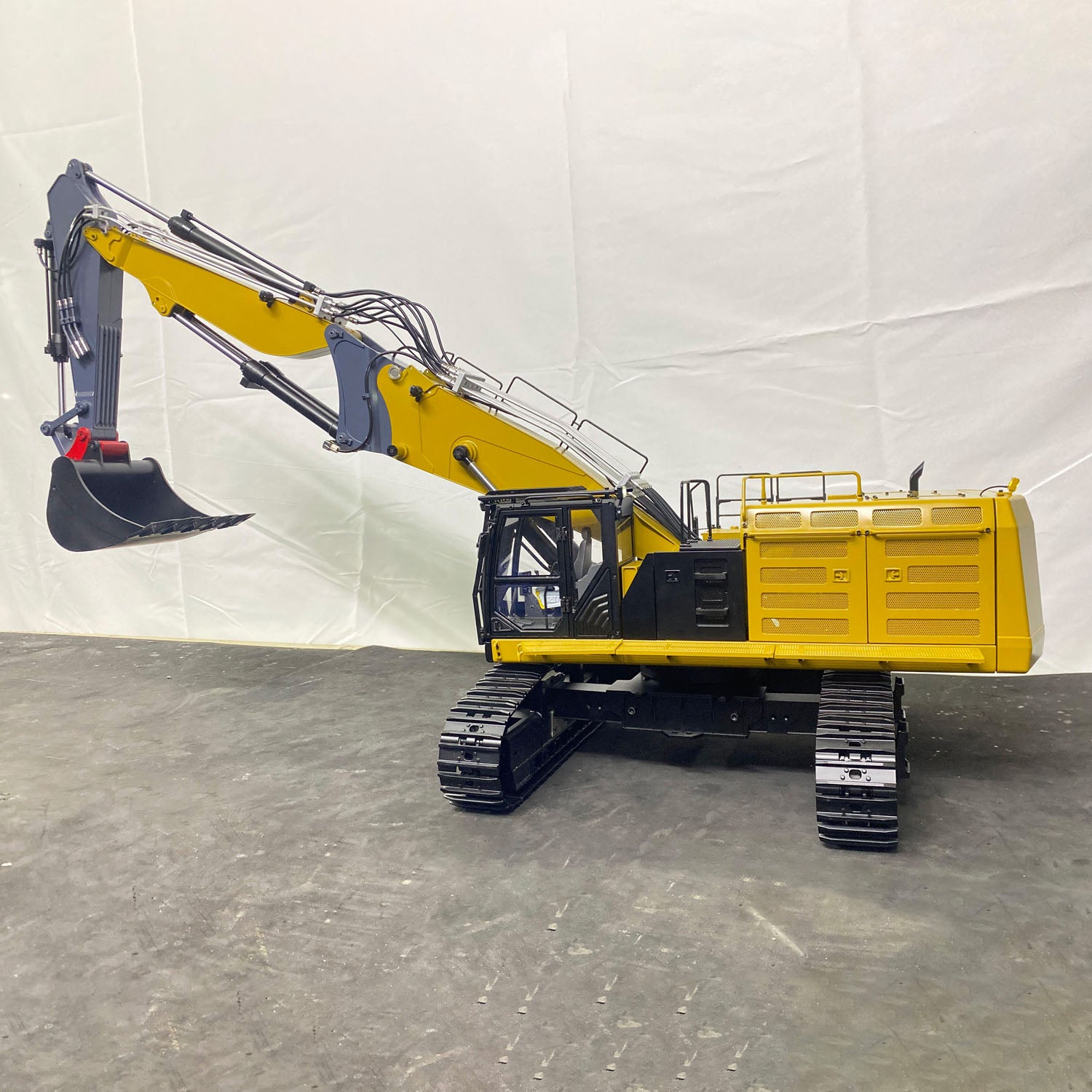 1/14 Scale 3 Arms RC Hydraulic Excavator Toy - FlySky PL18EV Lite Radio Controlled Construction Vehicle with ESC Servo Motor - Perfect for Construction Simulation, Backyard Digging & RC Hobby Enthusiasts